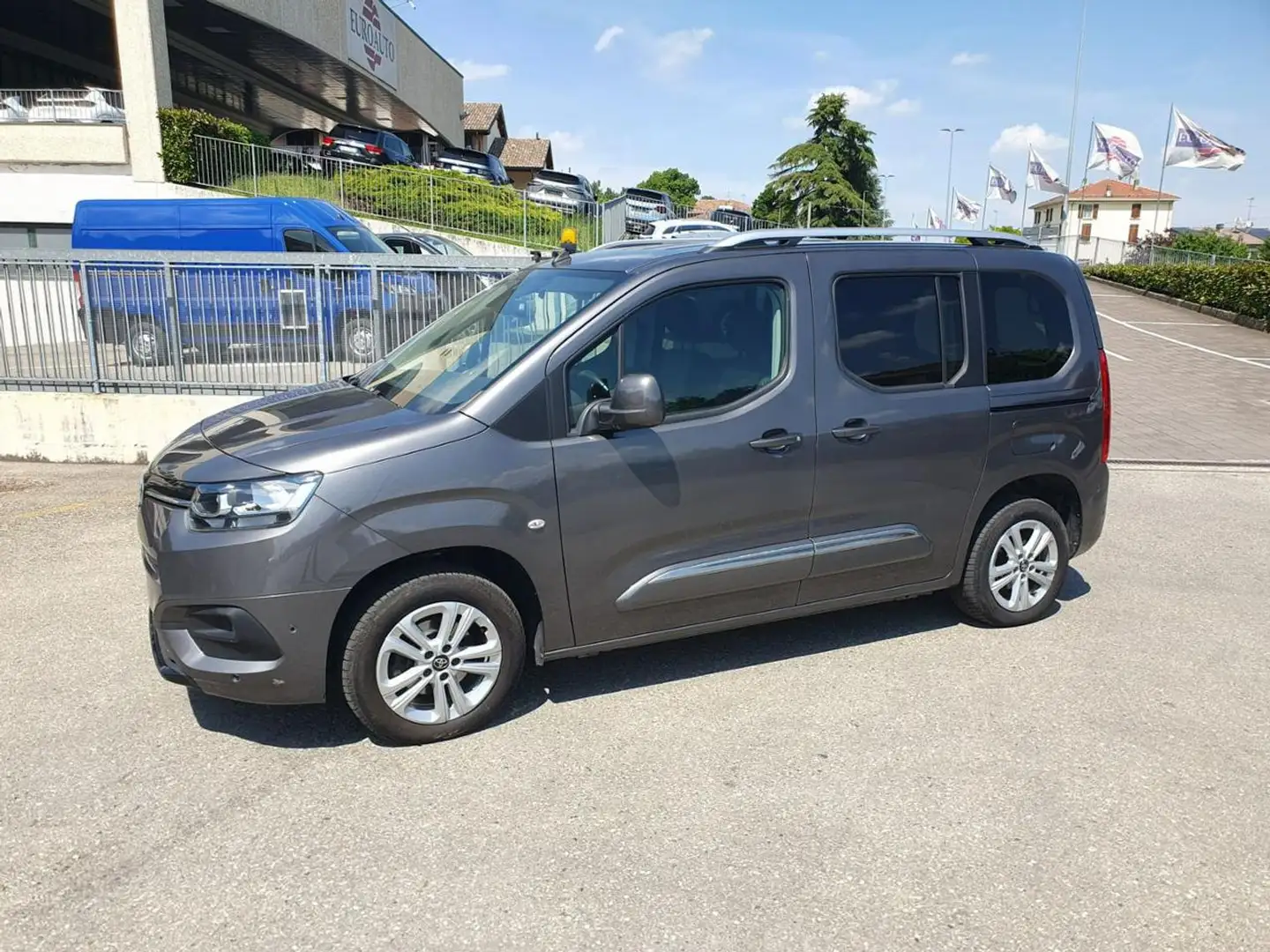 Toyota Proace City 1.5D 100 CV S&S Short D Executive Grau - 2
