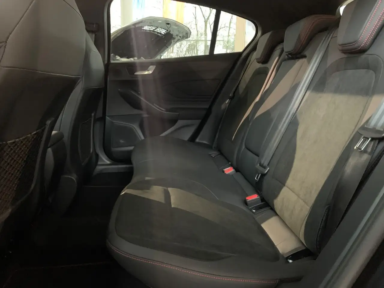 Ford Focus 2.3 EcoBoost ST X ACC+LED+Navi+Pano+SD+SHZ 16