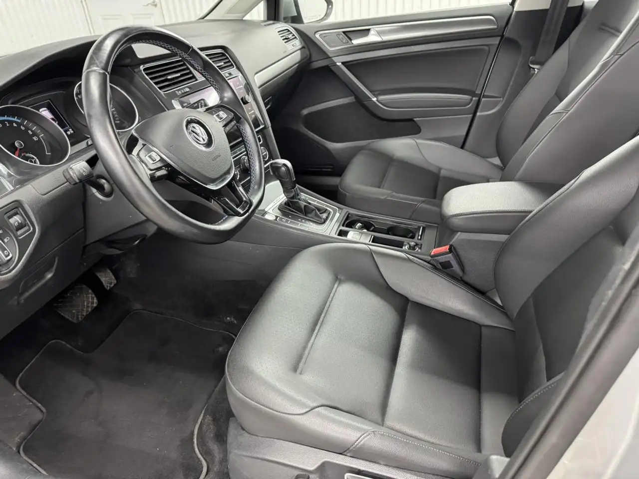 Volkswagen e-Golf снимка Volkswagen e-Golf