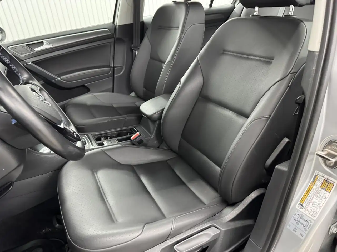 Volkswagen e-Golf снимка Volkswagen e-Golf