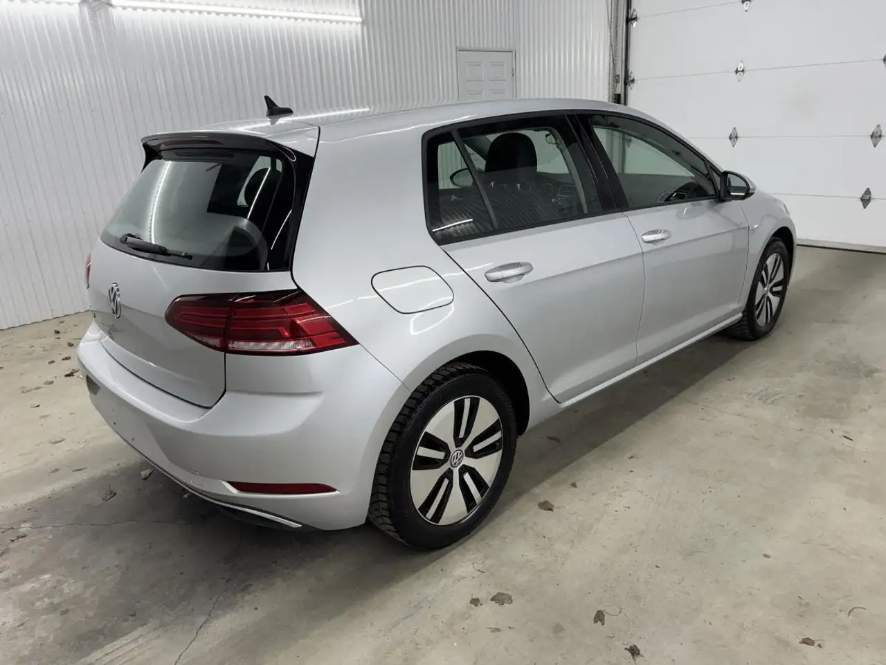 Volkswagen e-Golf снимка Volkswagen e-Golf