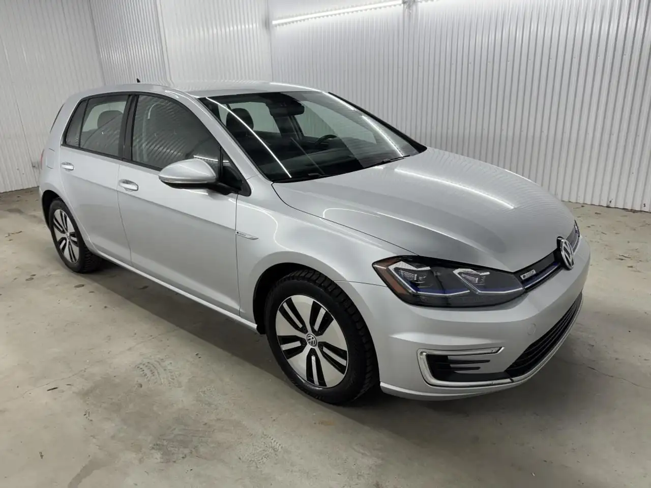 Volkswagen e-Golf снимка Volkswagen e-Golf
