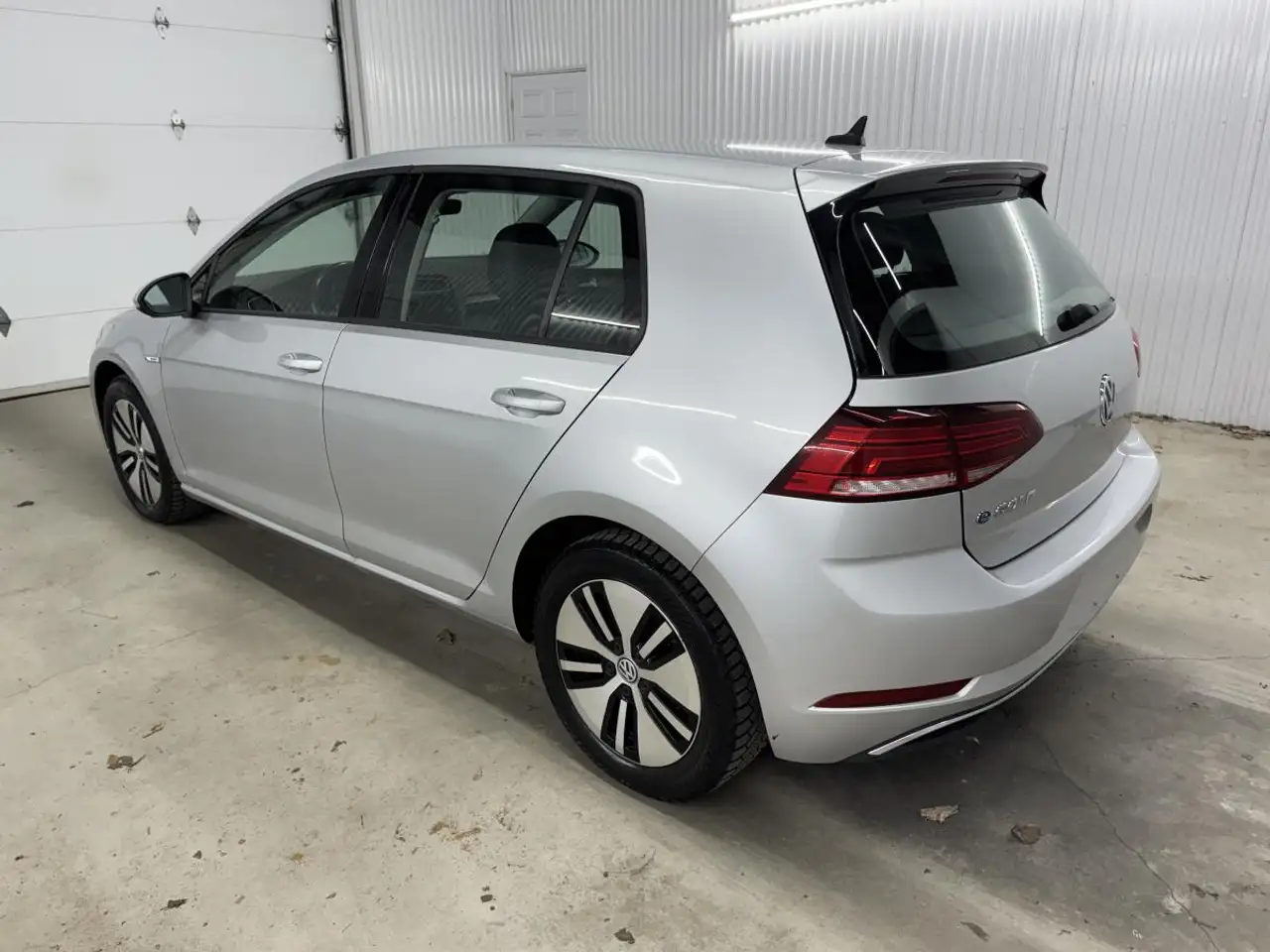 Volkswagen e-Golf снимка Volkswagen e-Golf