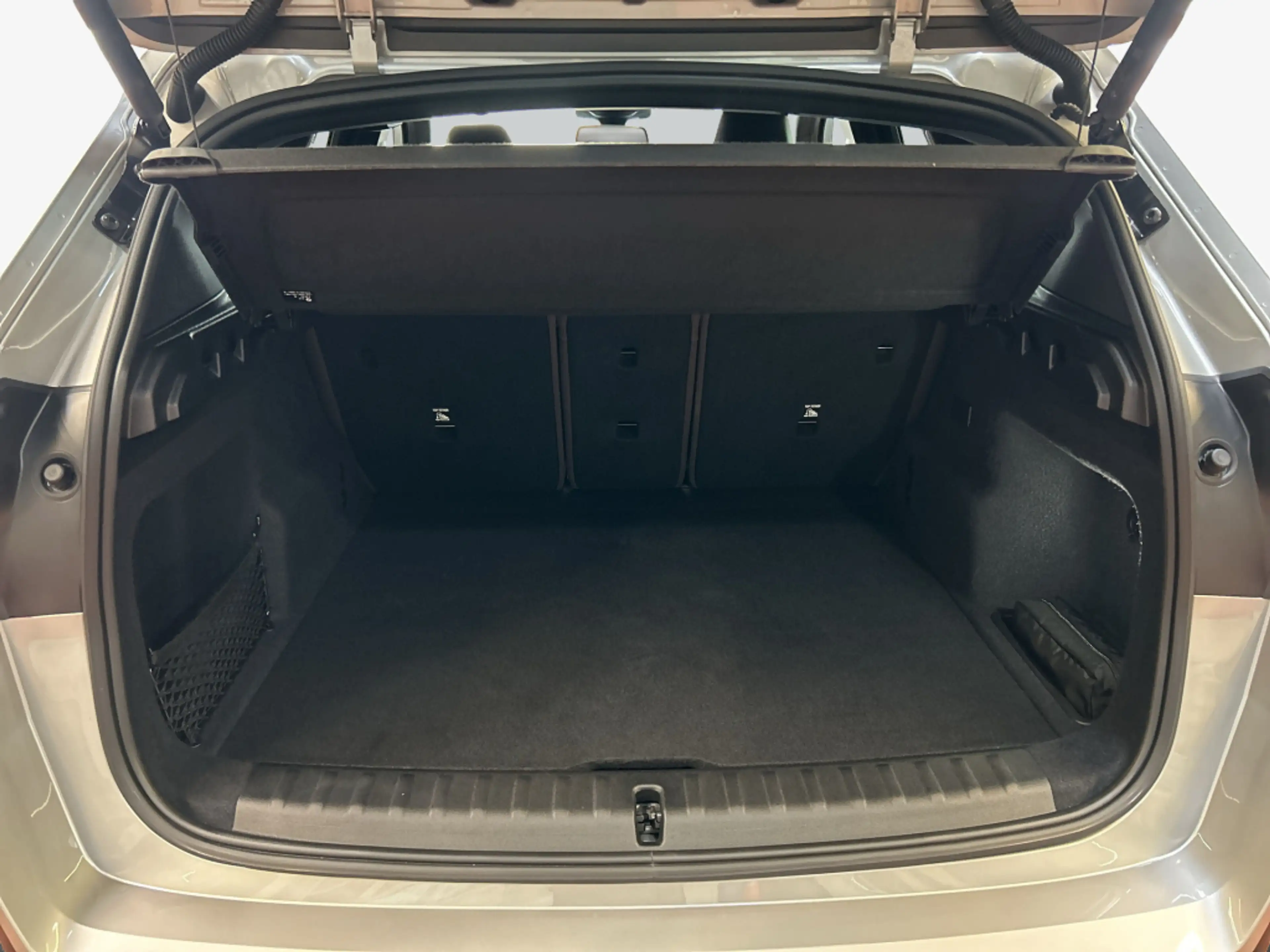 BMW iX1 xDrive30 M-Paket LED HeadUp Navi SHZ — photo 10