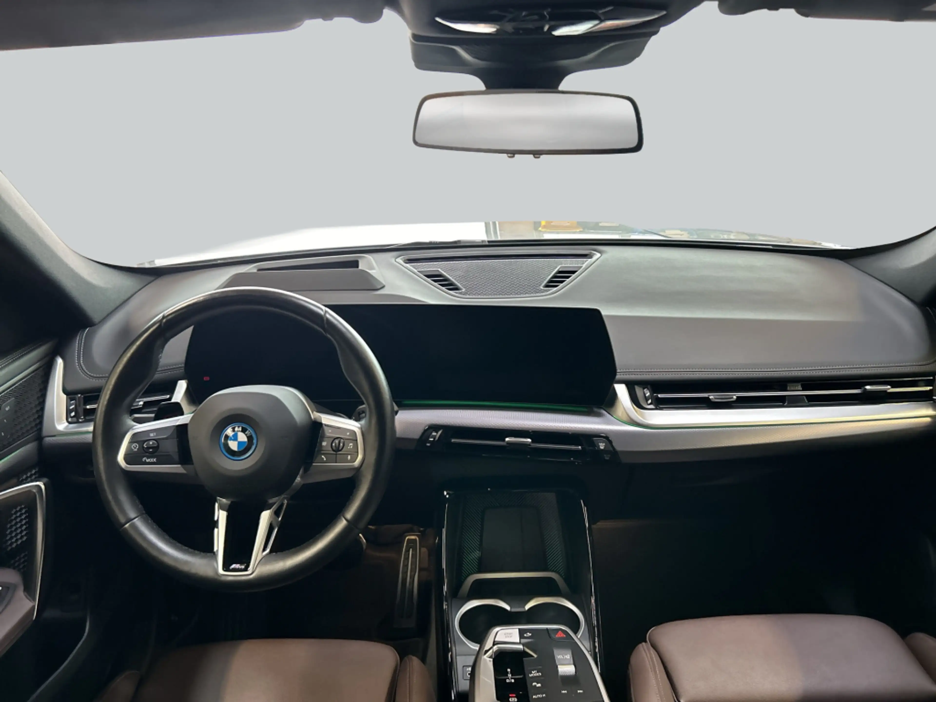 BMW iX1 xDrive30 M-Paket LED HeadUp Navi SHZ — photo 15