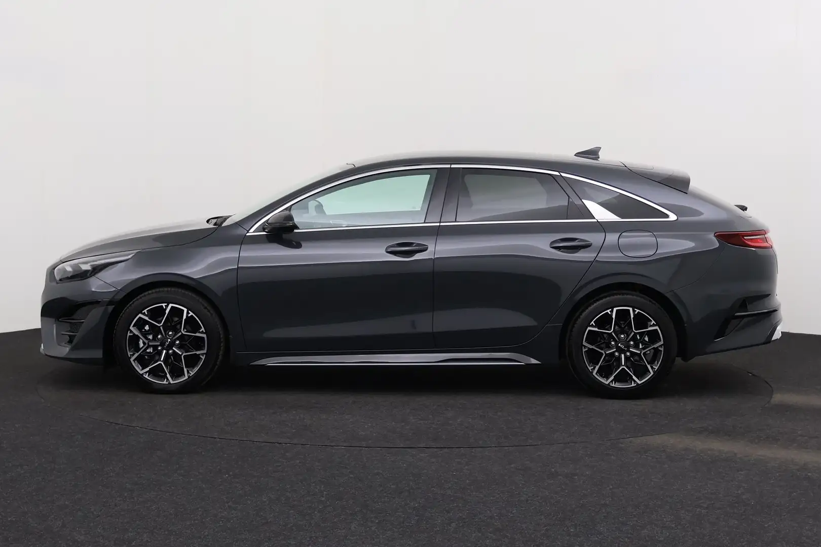 Kia ProCeed / pro_cee'd GT-LINE 1.5T-GDi 7DCT + A/T + CARPLAY +  GPS + CAM - 2