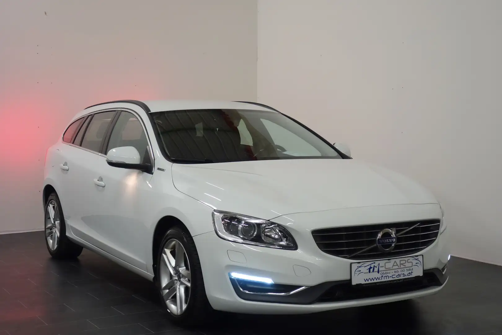 Volvo V60 PHEV D5 Twin Engine Momentum Geartronic *GARANTIE* Blanc - 2