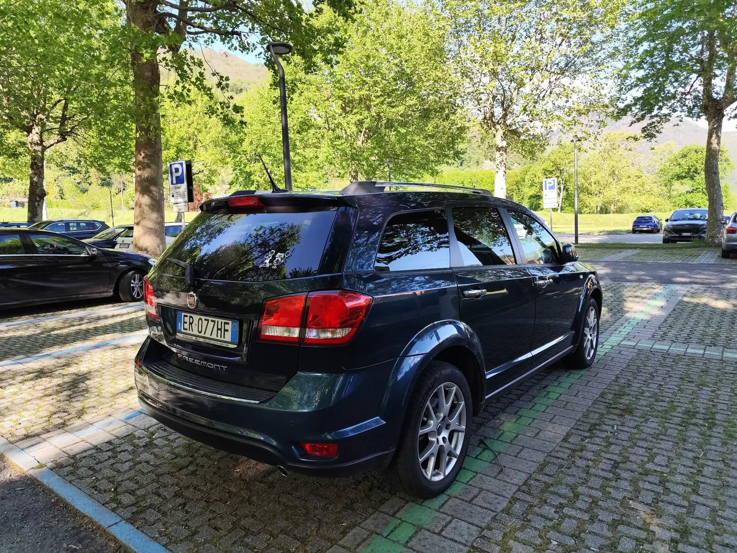 Fiat Freemont 2.0 Multijet 16V DPF Automatik Allrad Lounge - 2