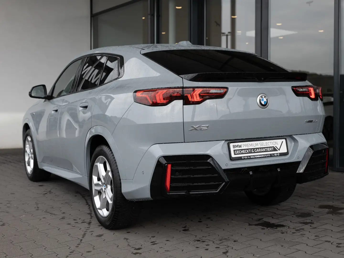 BMW X2 sDrive 18d M-Sport PANO AHK LED NAVI H/K Grau - 2