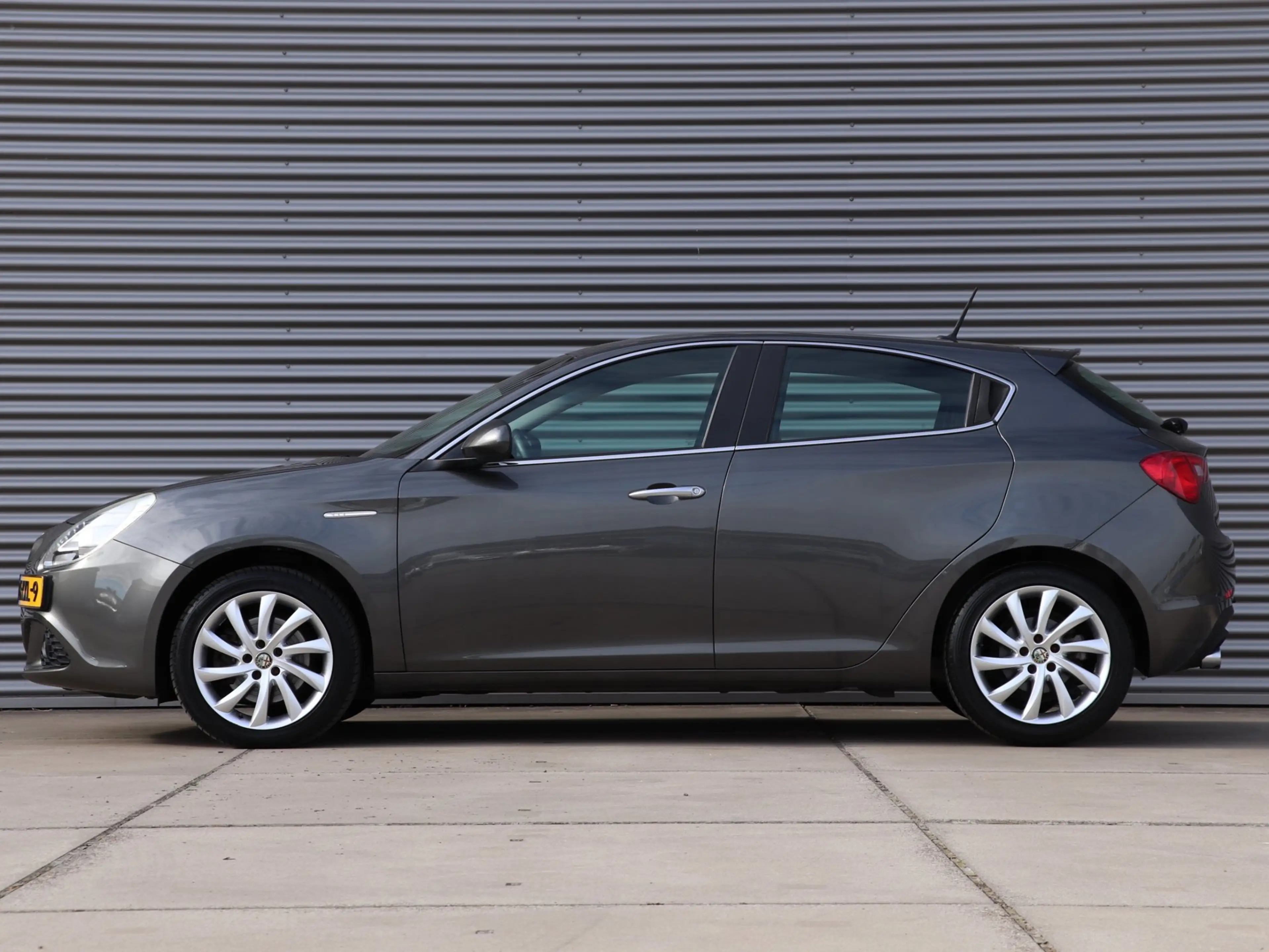 Alfa Romeo Giulietta 1.4 T Distinctive Automaat *Leder*Navigatie*Stoelv — photo 4
