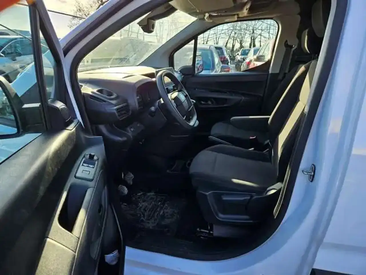 2025 Toyota Proace City CITY 1.2 130CV S&S L1 -  GZ957EW, photograph 11