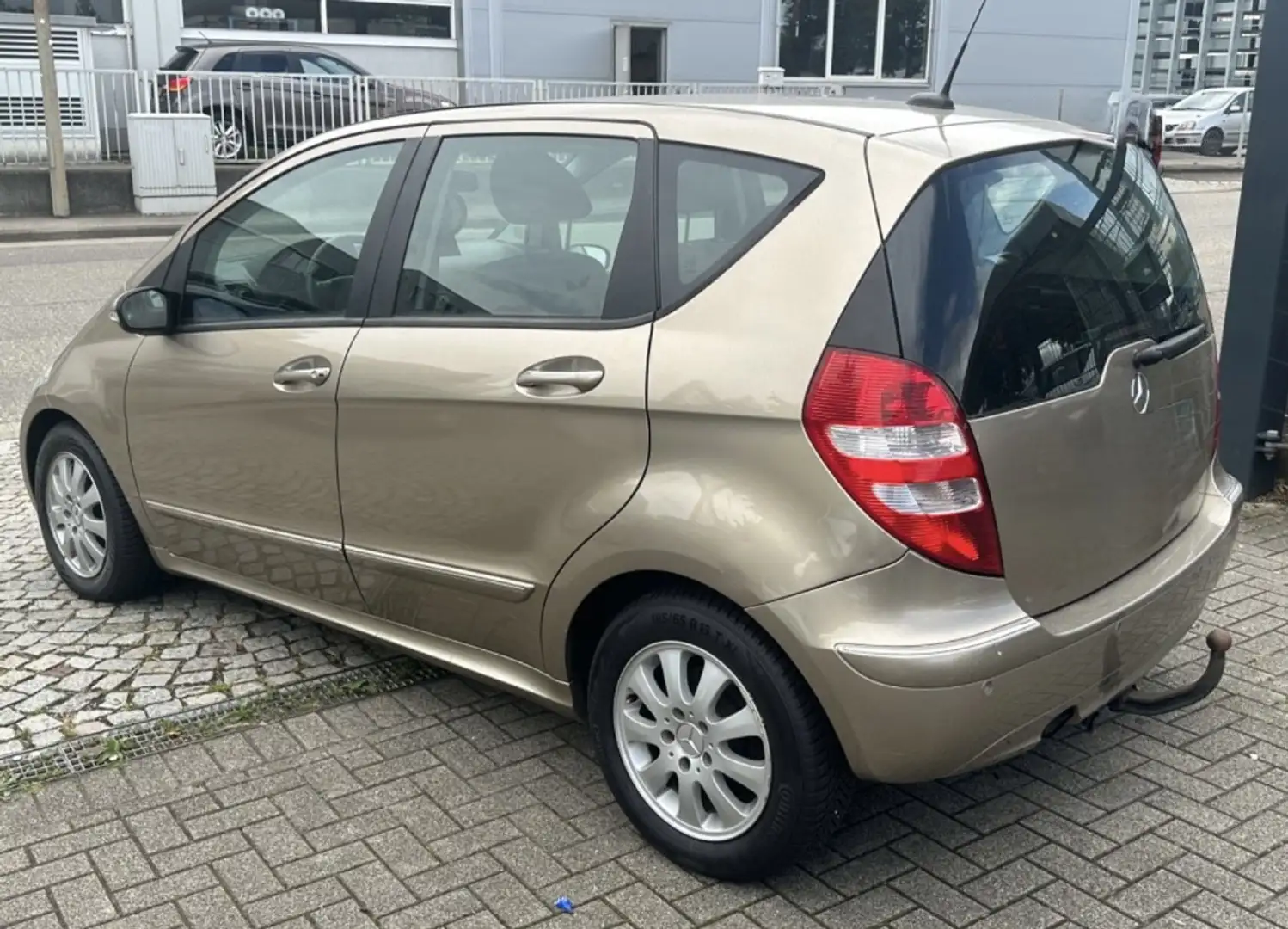 Mercedes-Benz A 150 Elegance, Automatik, Klima, PDC, AHK. Bronze - 2