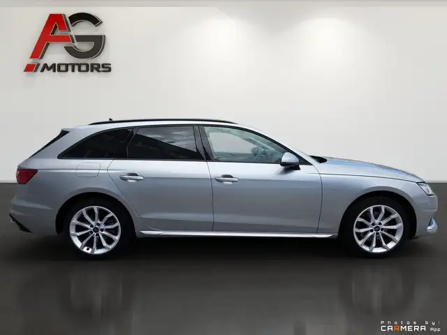 Audi A4 Avant view 4