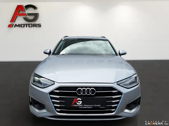 Audi A4 Avant view 2