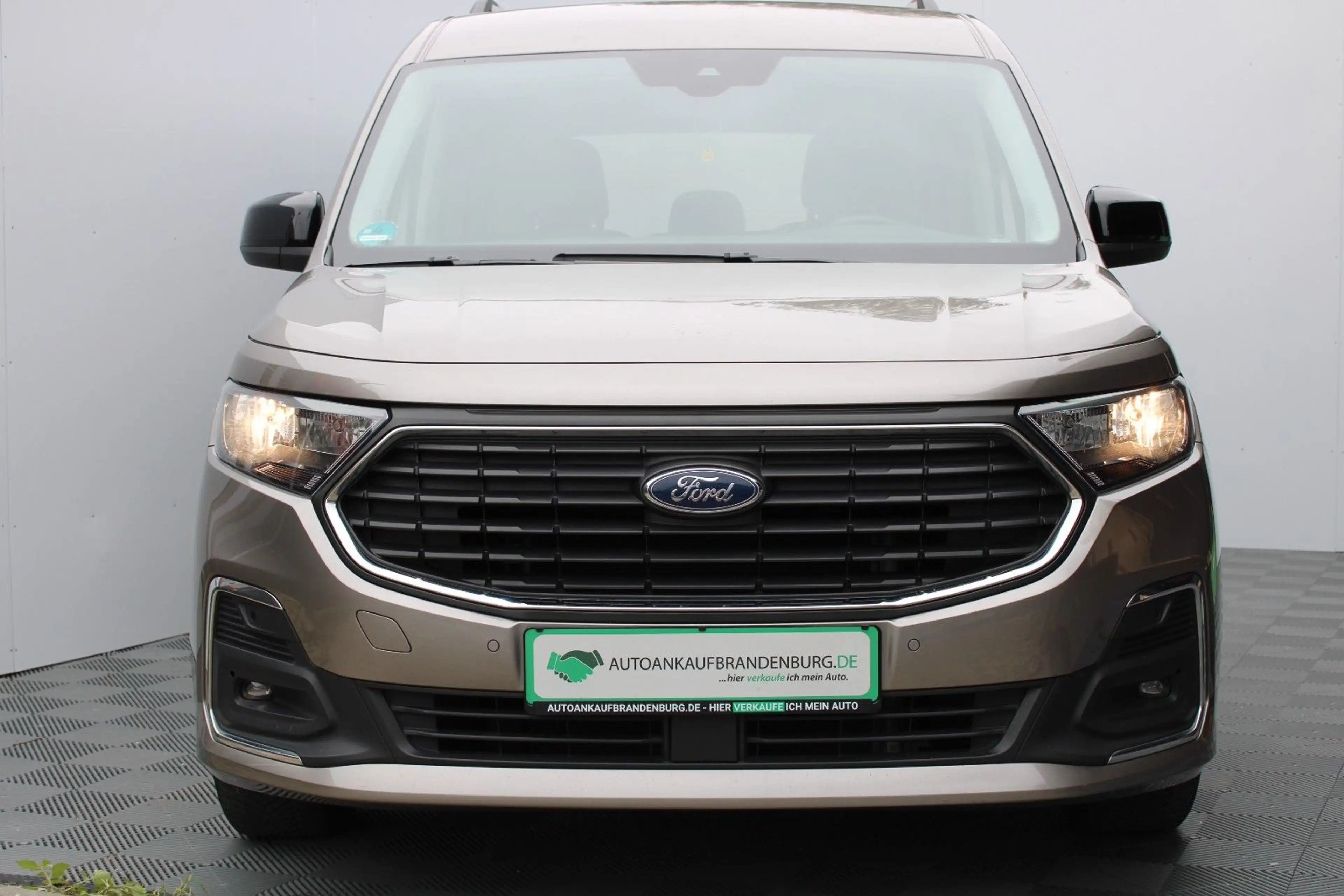 Ford Grand Tourneo Connect Titanium — photo 7