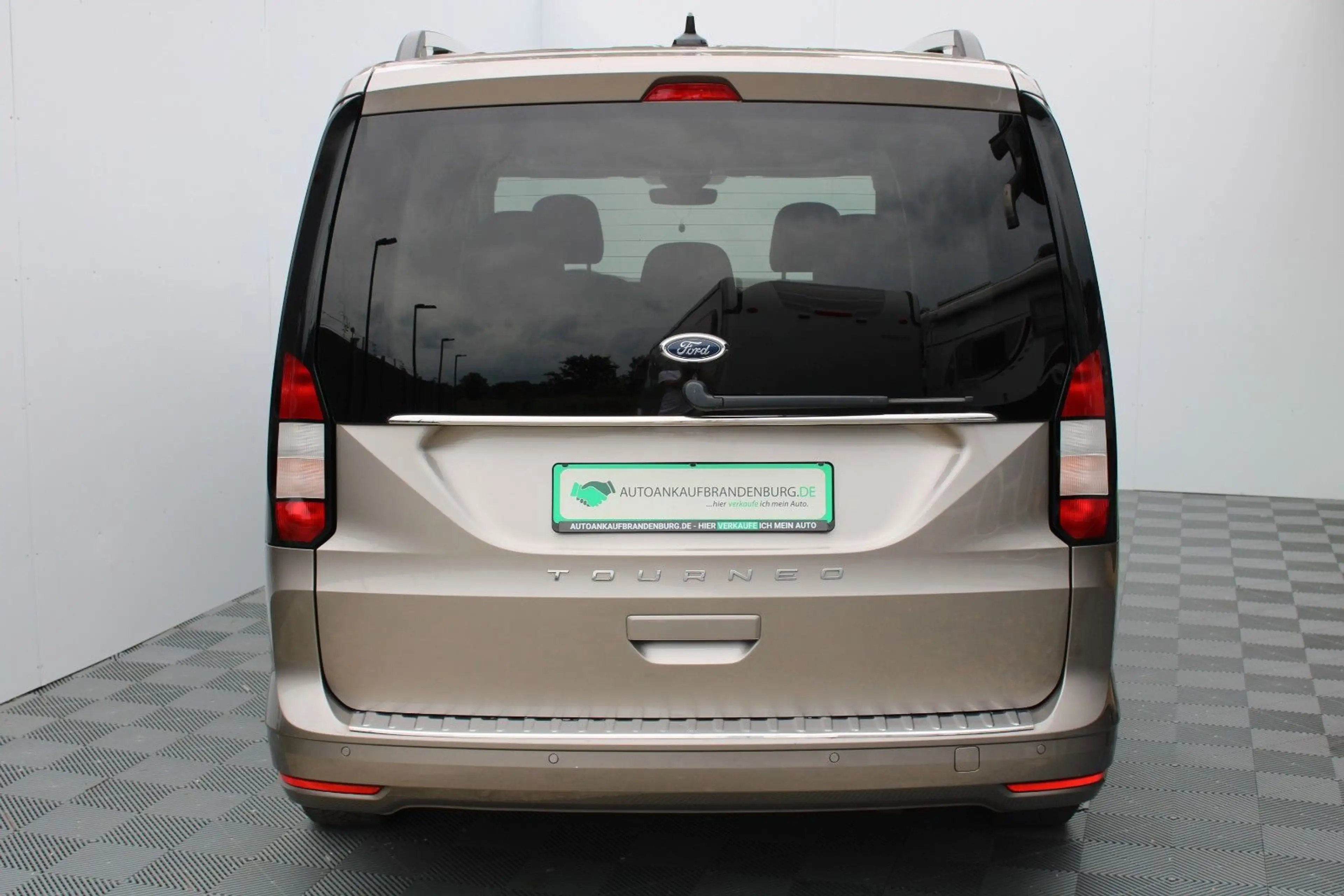 Ford Grand Tourneo Connect Titanium — photo 9