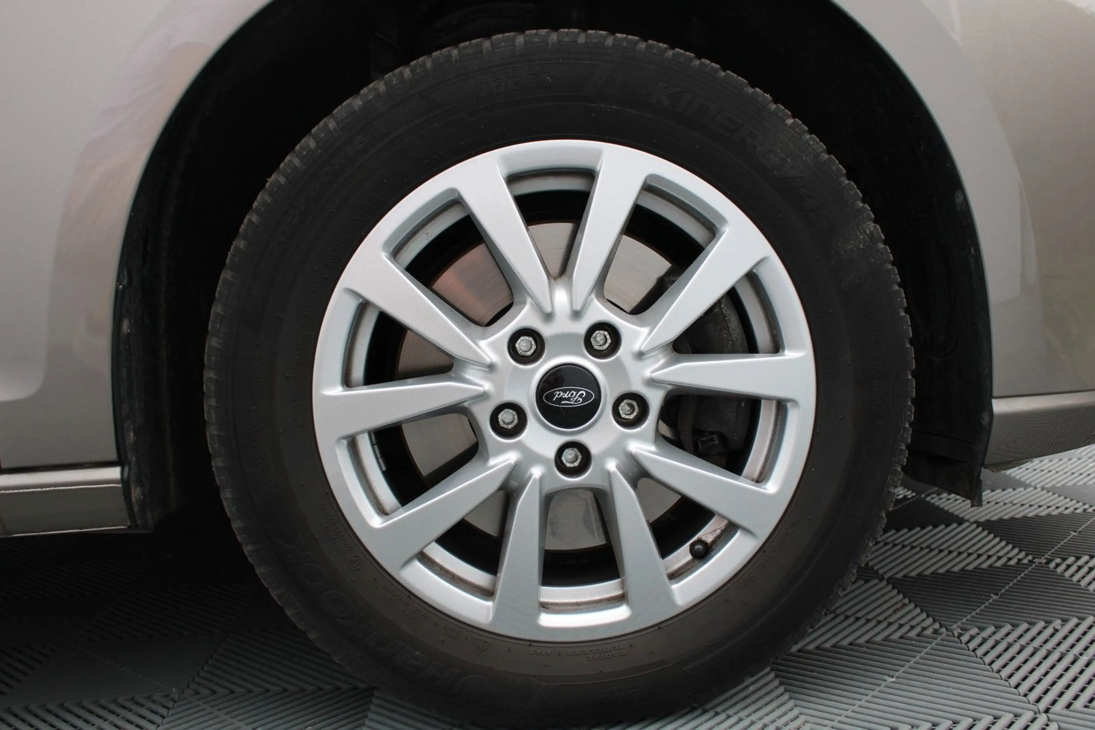 Ford Grand Tourneo Connect Titanium — photo 4