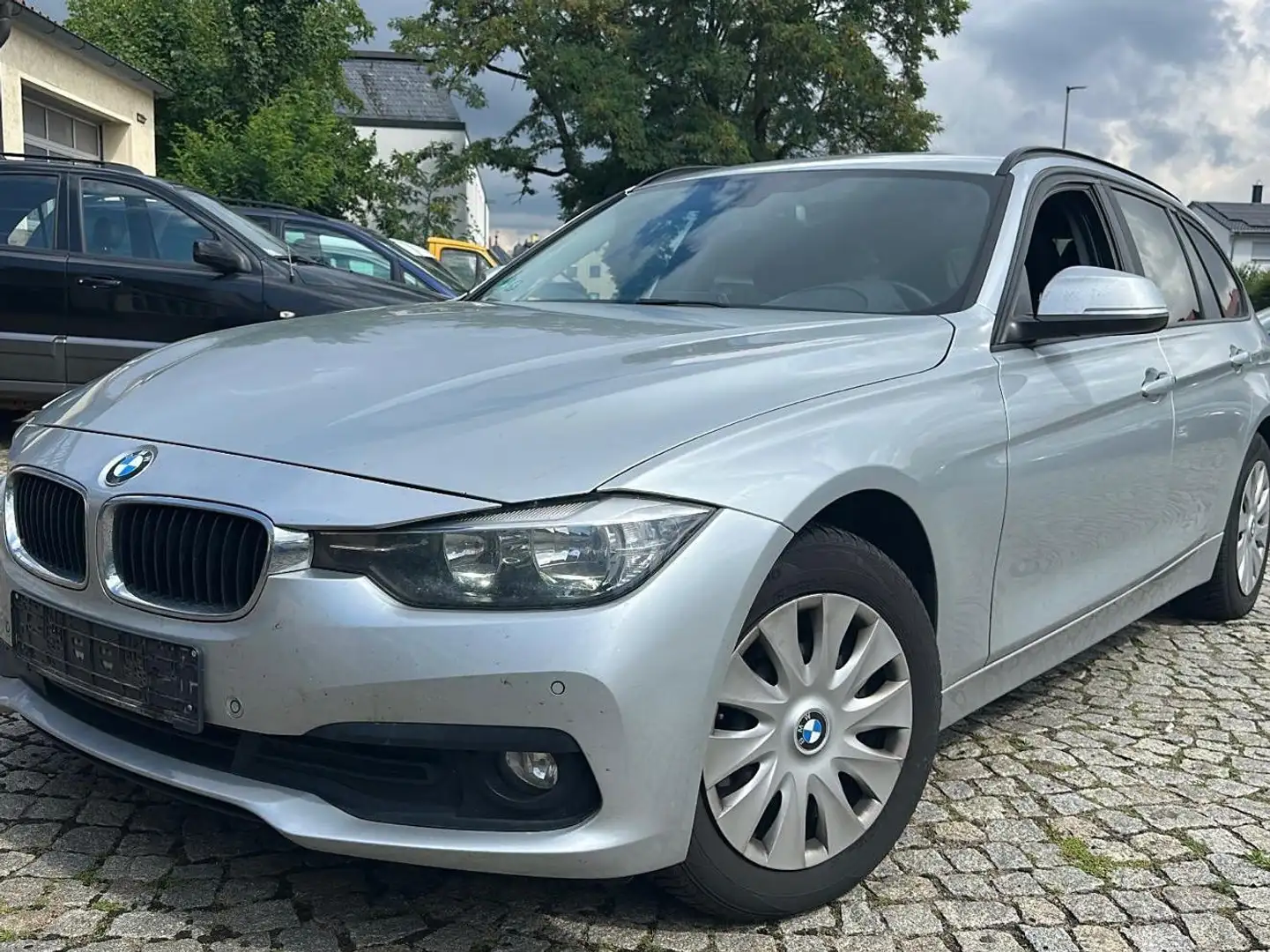 BMW 318 318 d *Navi*PDC*LED Gris - 2