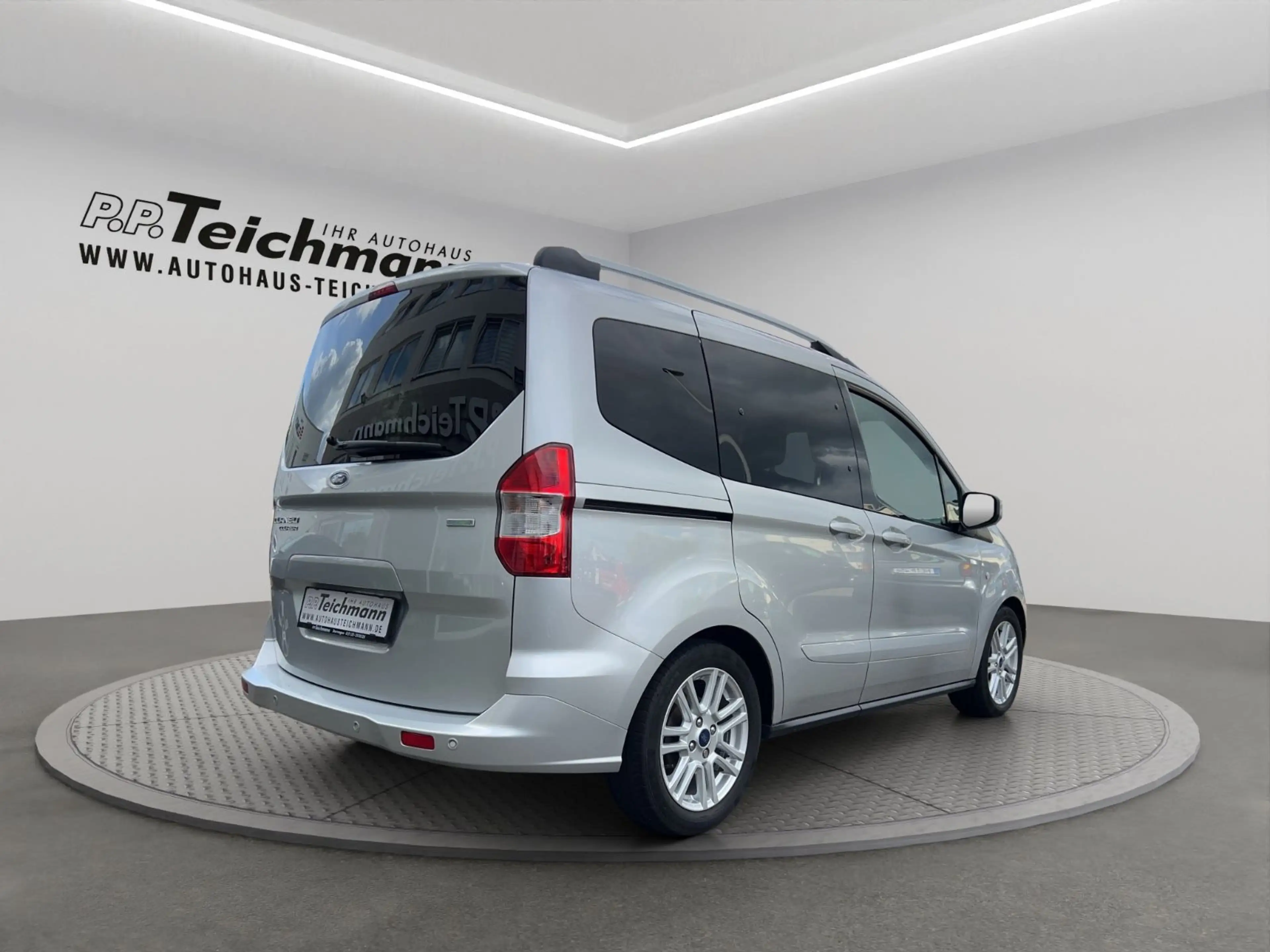 Ford Tourneo Courier Titanium — photo 5