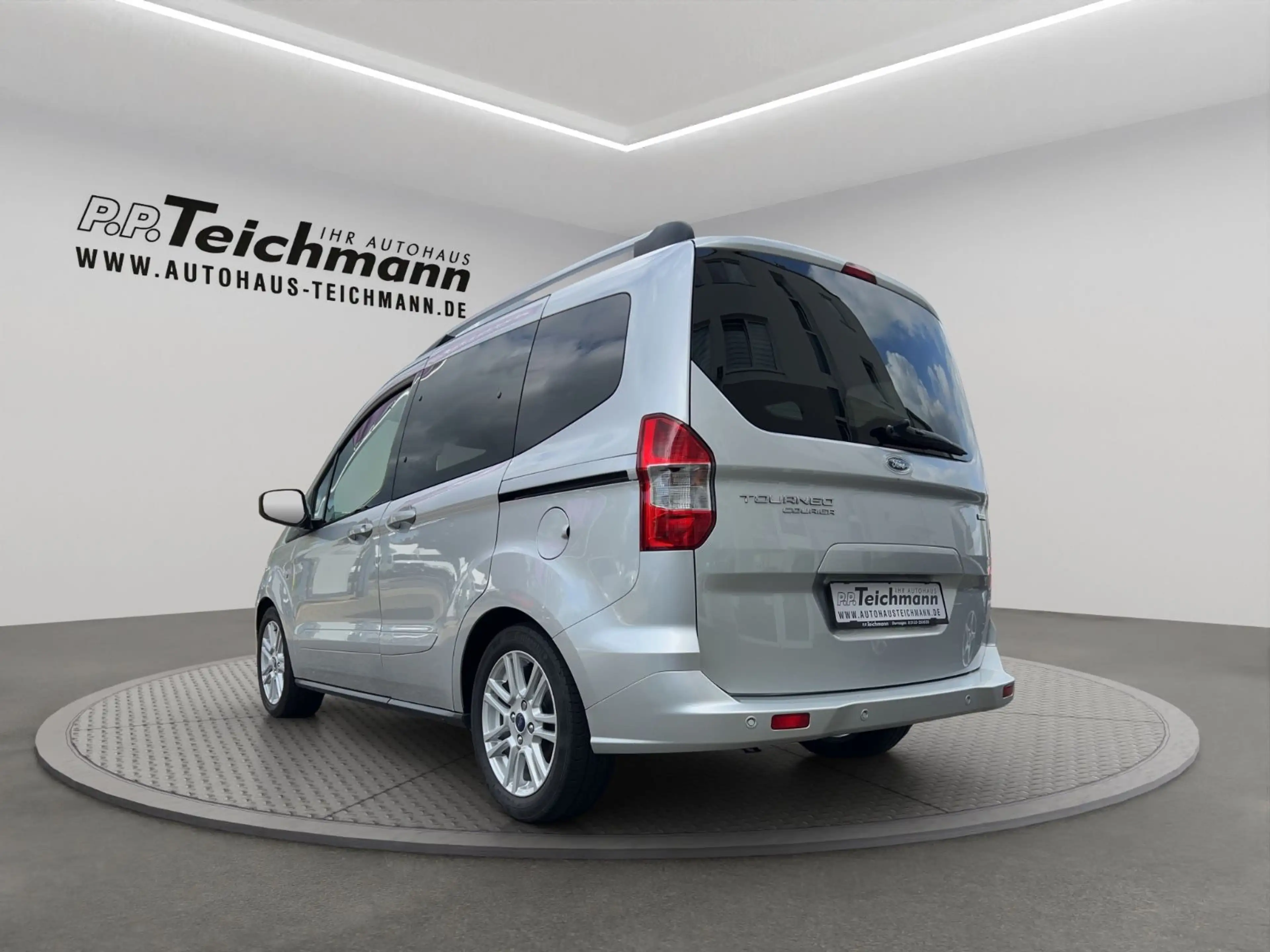 Ford Tourneo Courier Titanium — photo 7