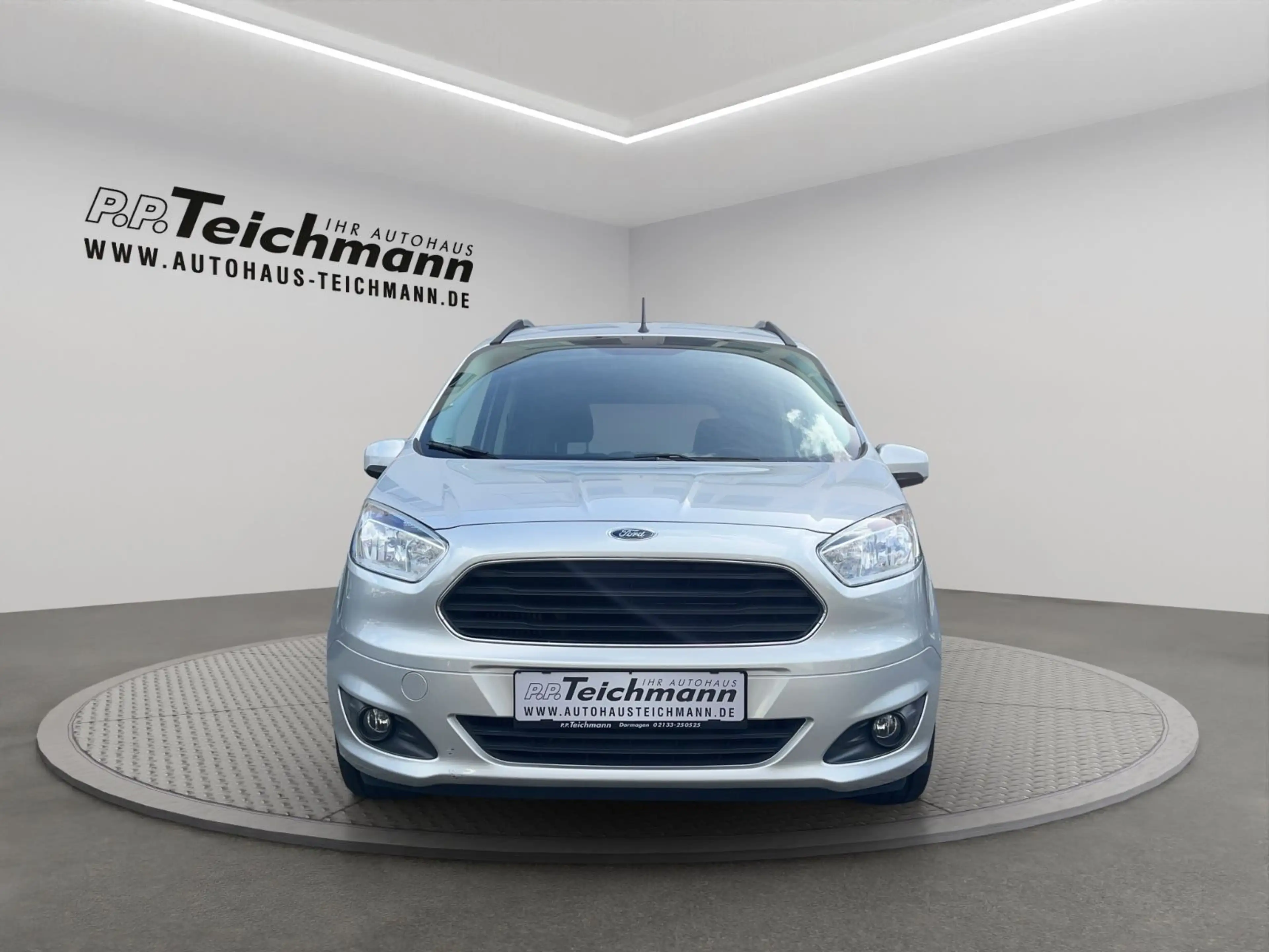Ford Tourneo Courier Titanium — photo 2