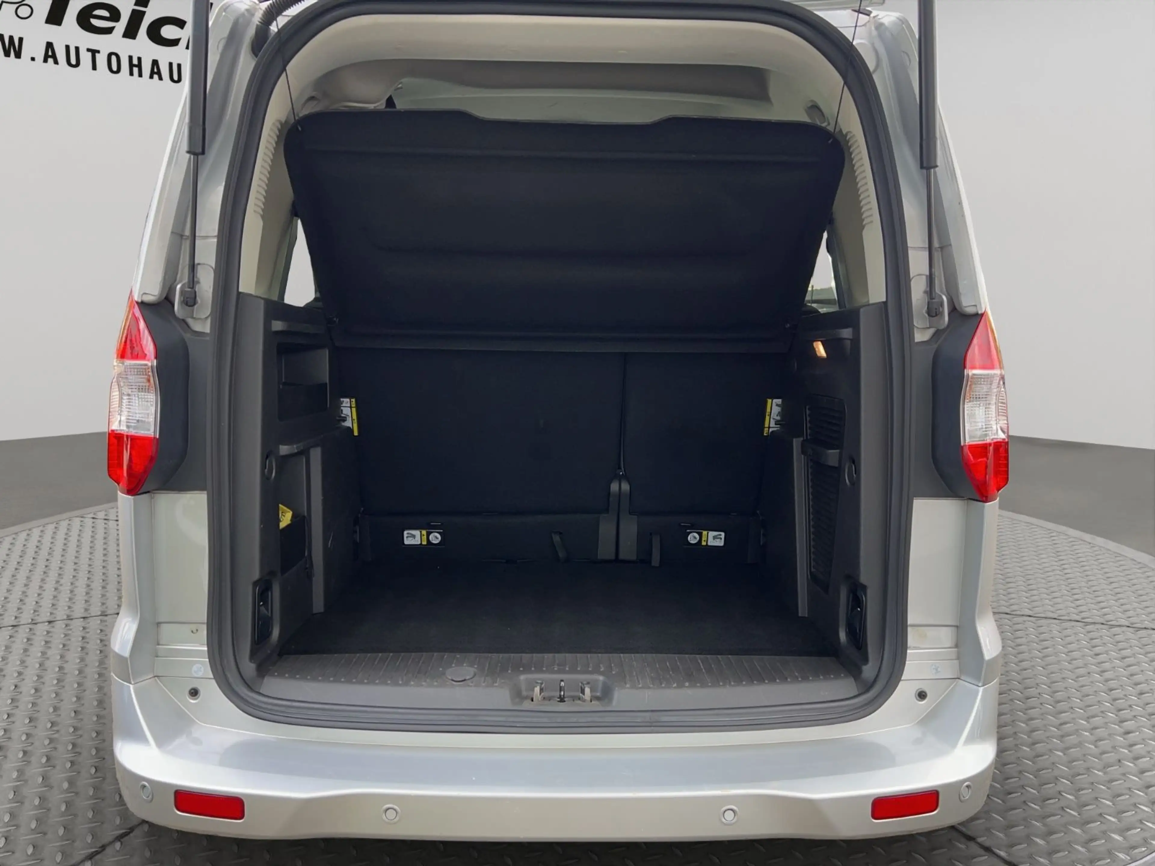 Ford Tourneo Courier Titanium — photo 9
