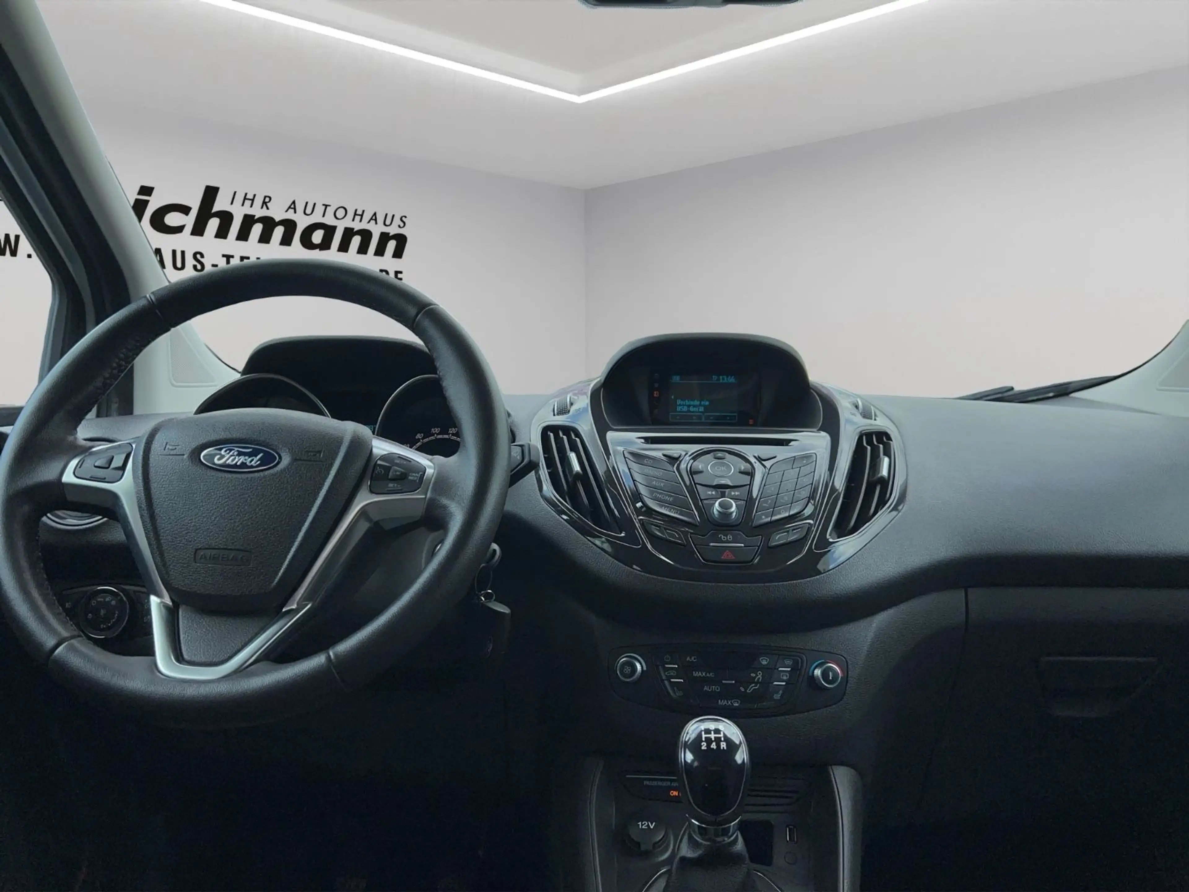 Ford Tourneo Courier Titanium — photo 14