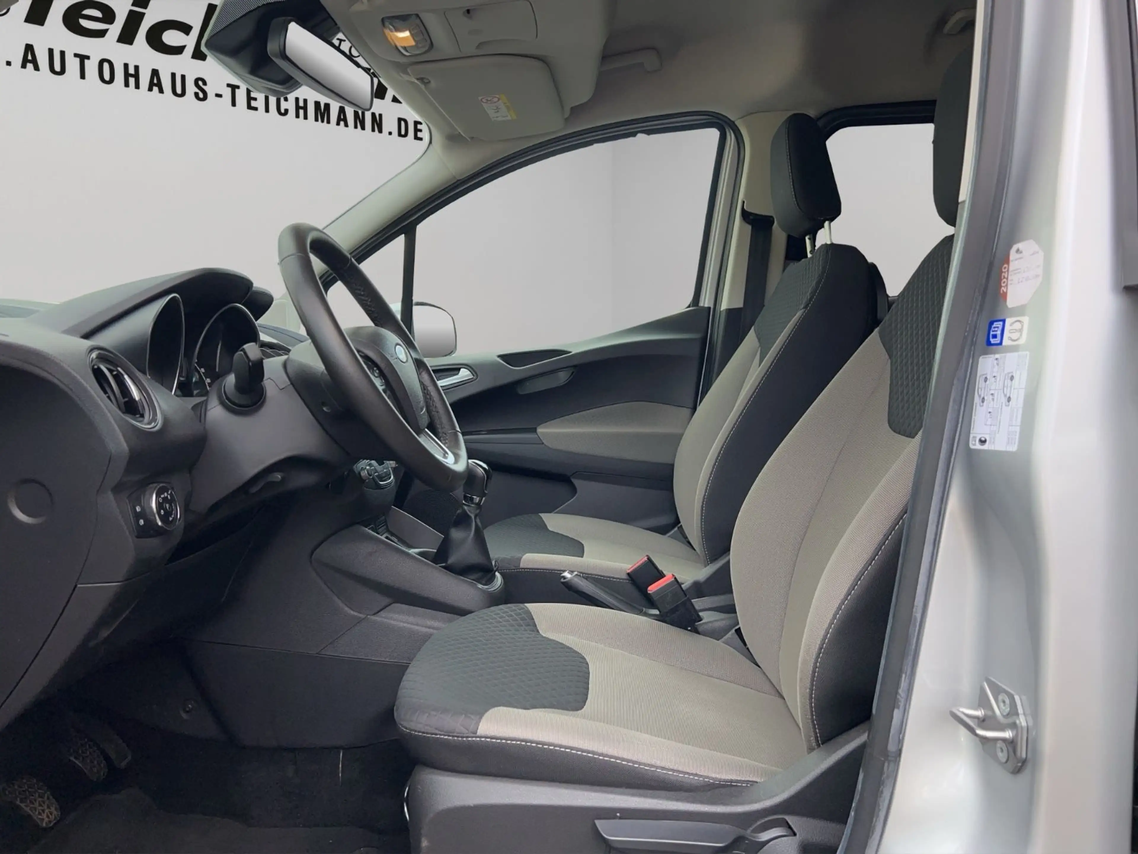 Ford Tourneo Courier Titanium — photo 11