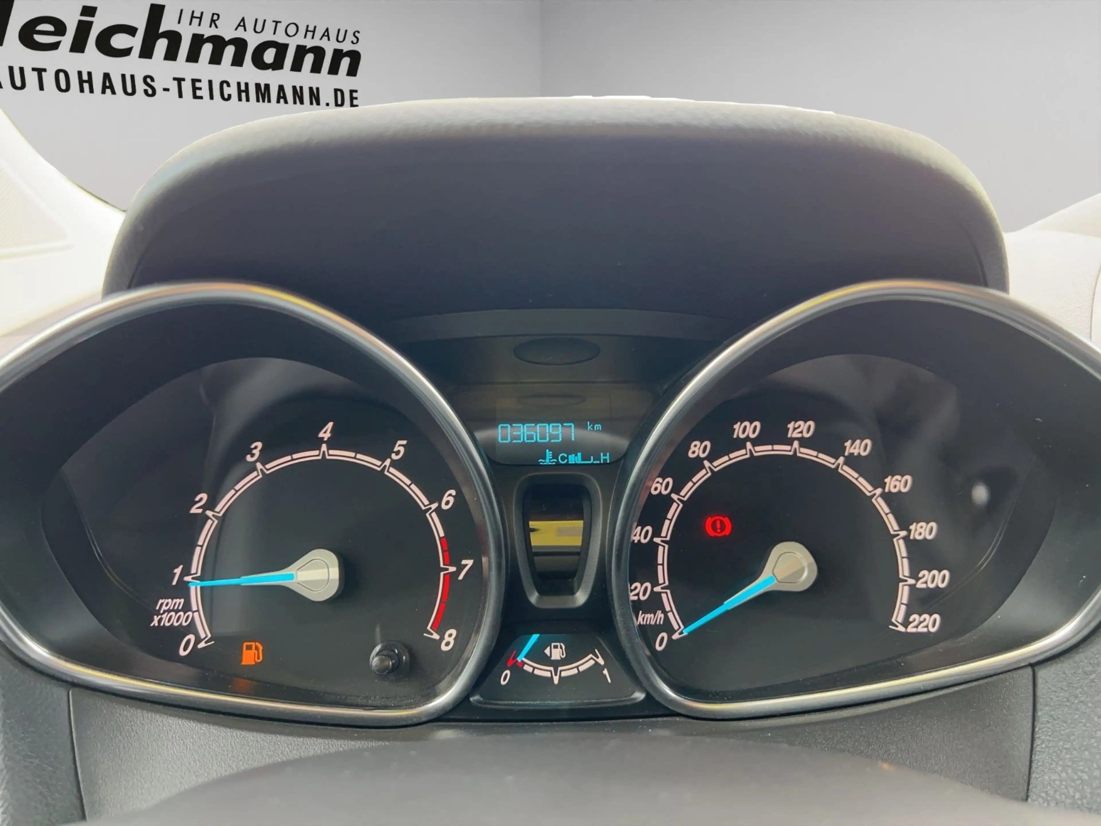 Ford Tourneo Courier Titanium — photo 13