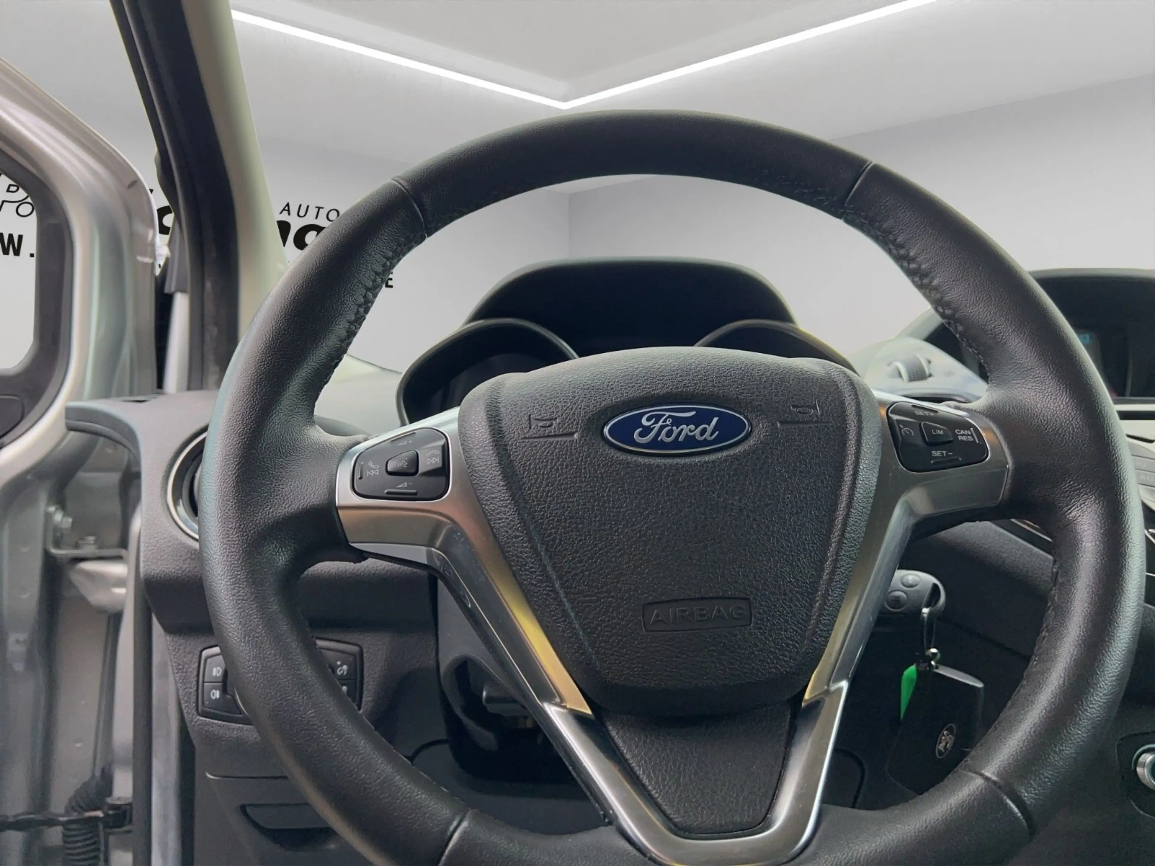 Ford Tourneo Courier Titanium — photo 12