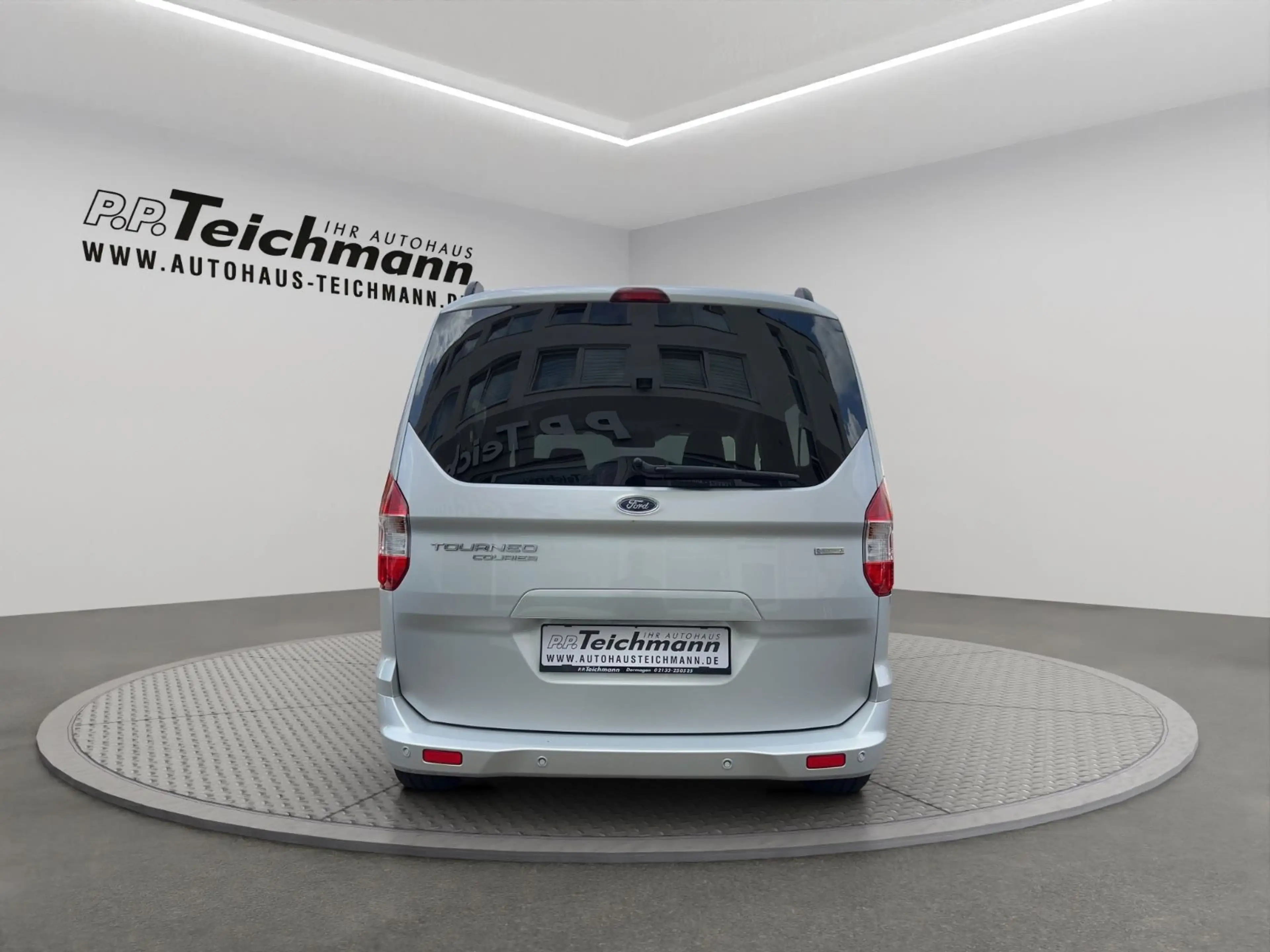 Ford Tourneo Courier Titanium — photo 6