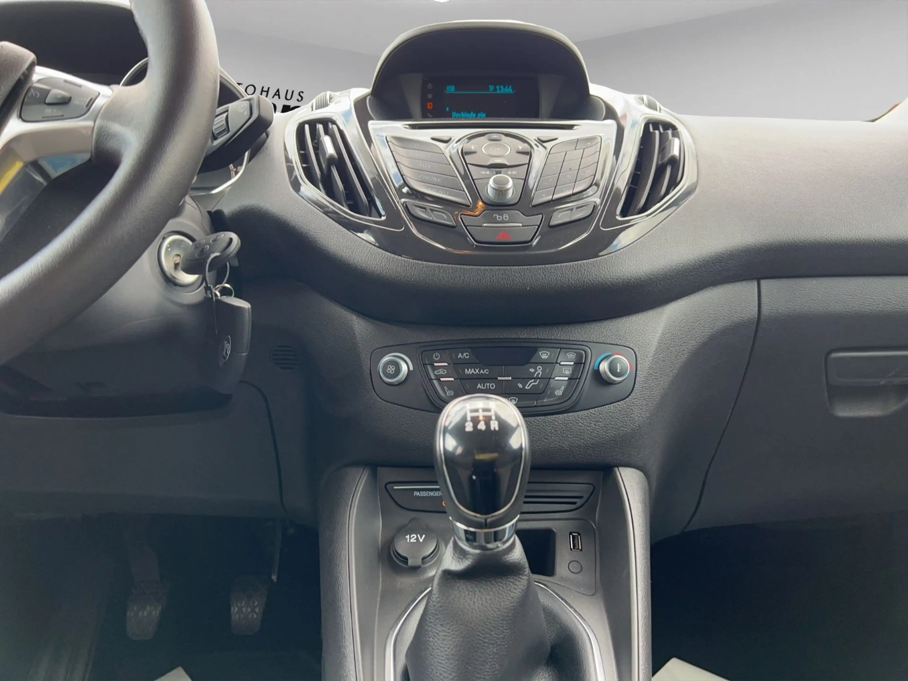 Ford Tourneo Courier Titanium — photo 15