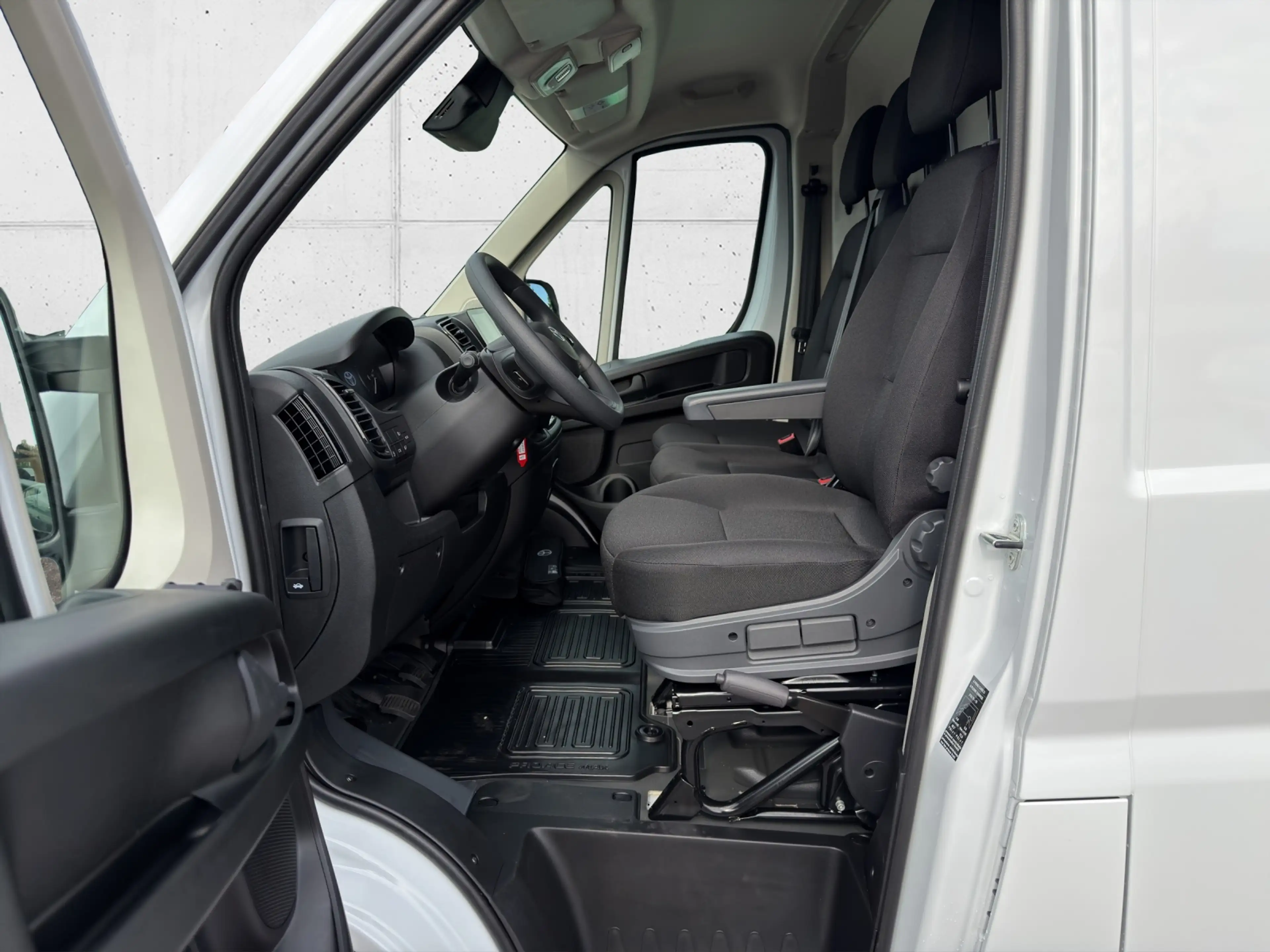 Toyota Proace Max Work L2 H1 2,2 D-4D 6-Gang 4t. — photo 7