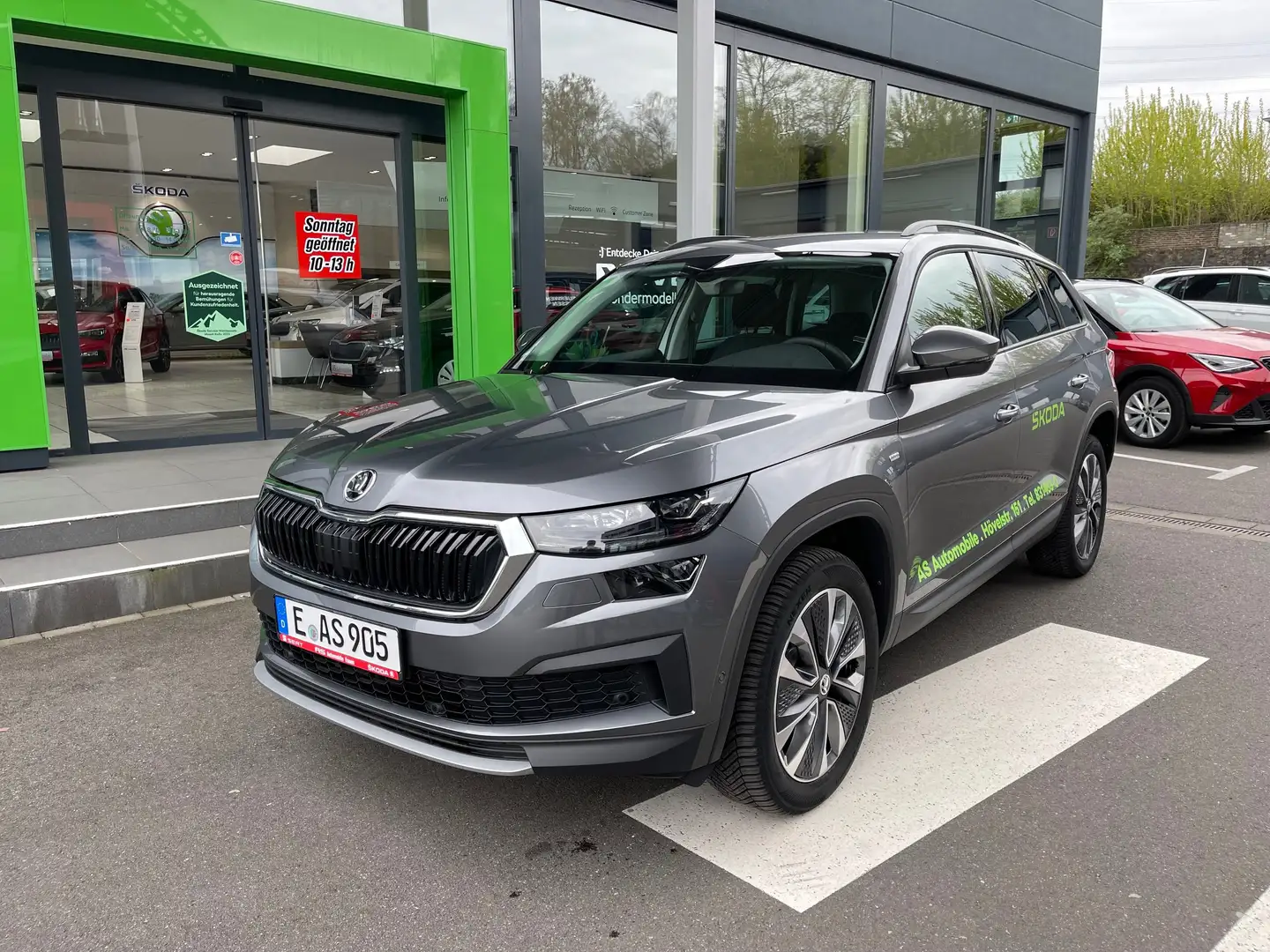 Skoda Kodiaq Tour mit Vorbereitung für AHK Grau - 1