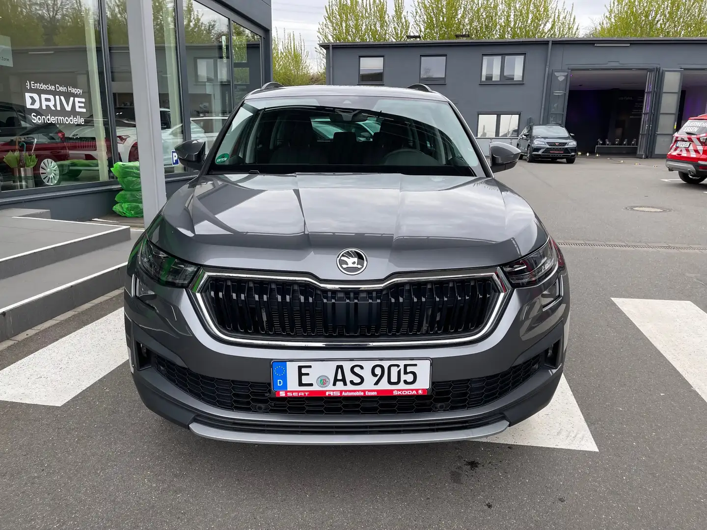 Skoda Kodiaq Tour mit Vorbereitung für AHK Grau - 2