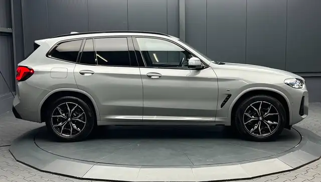 BMW X3 view 6