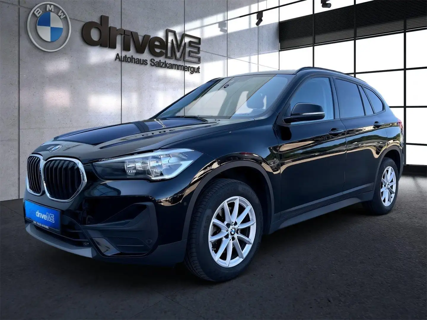 BMW X1 sDrive18d Advantage Zwart - 2