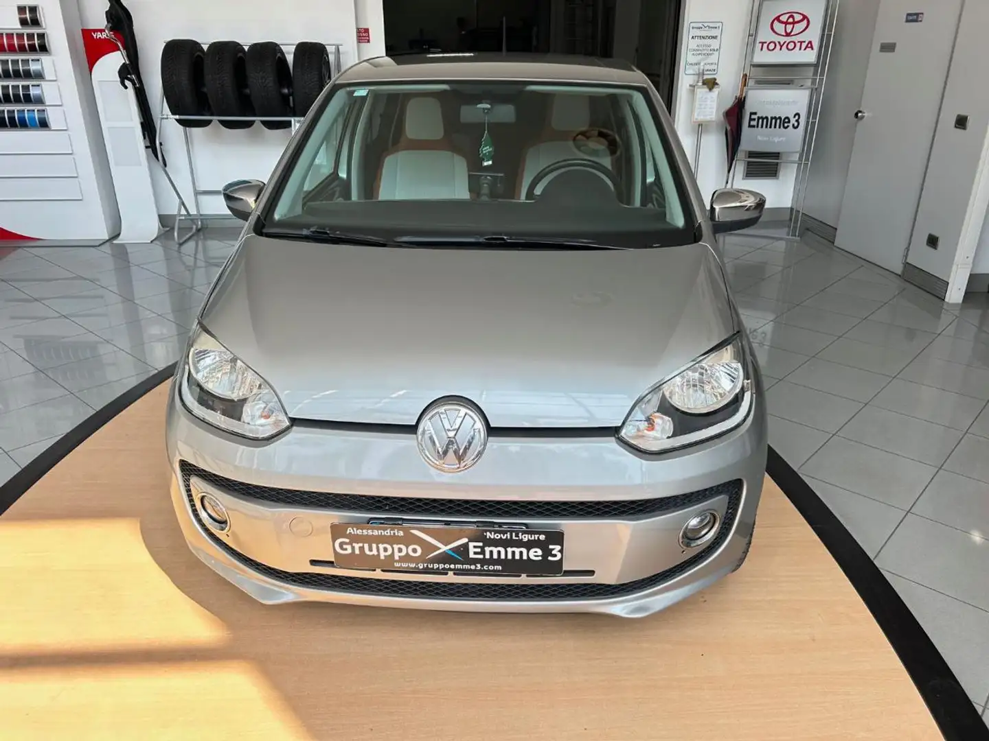 Volkswagen up! 1.0 75 CV 5 porte high up! Gris - 1