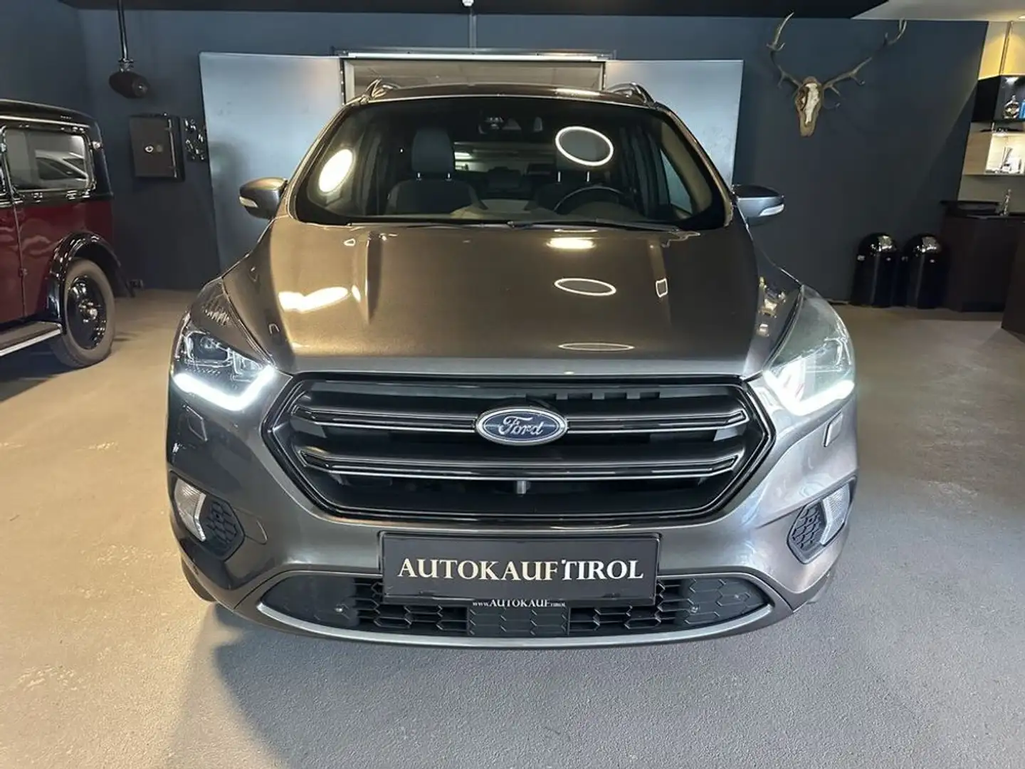 Ford Kuga ST-Line Grau - 2