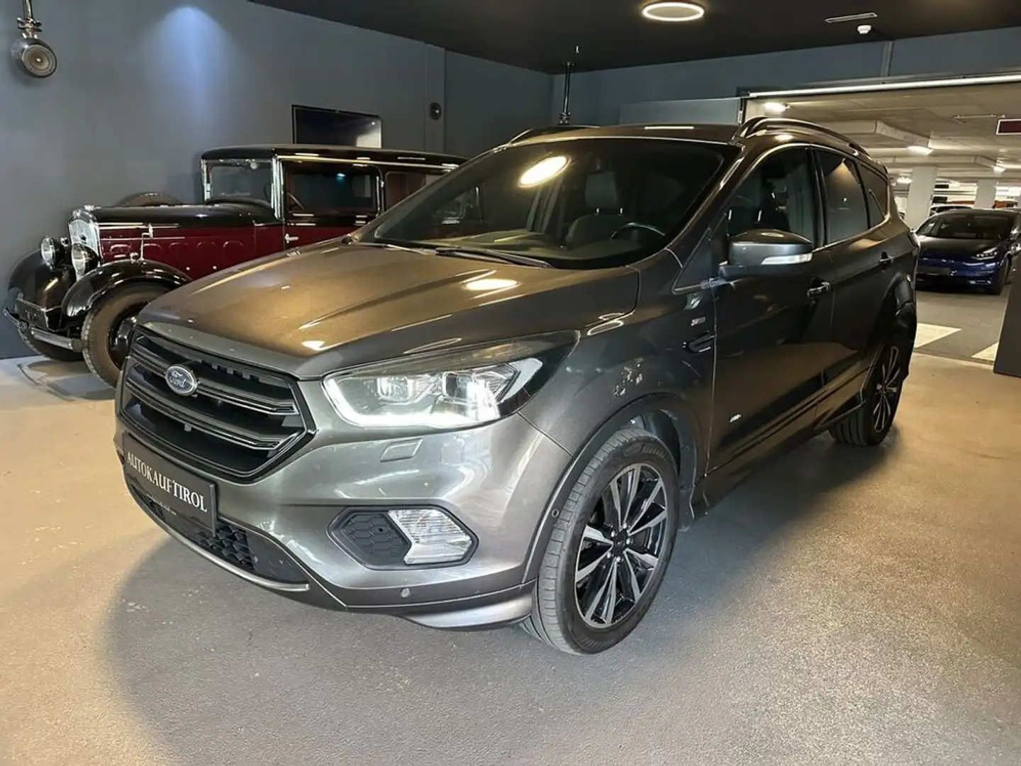 Ford Kuga ST-Line Grau - 1