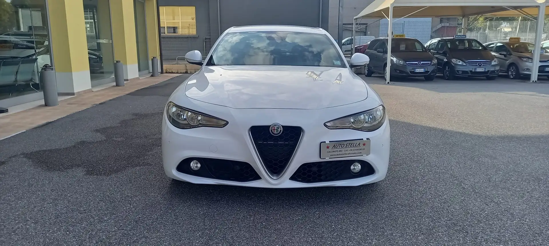 Alfa Romeo Giulia Turbodiesel CC. 2.2 CV. 150 Automatica Cambio F1. Blanc - 2