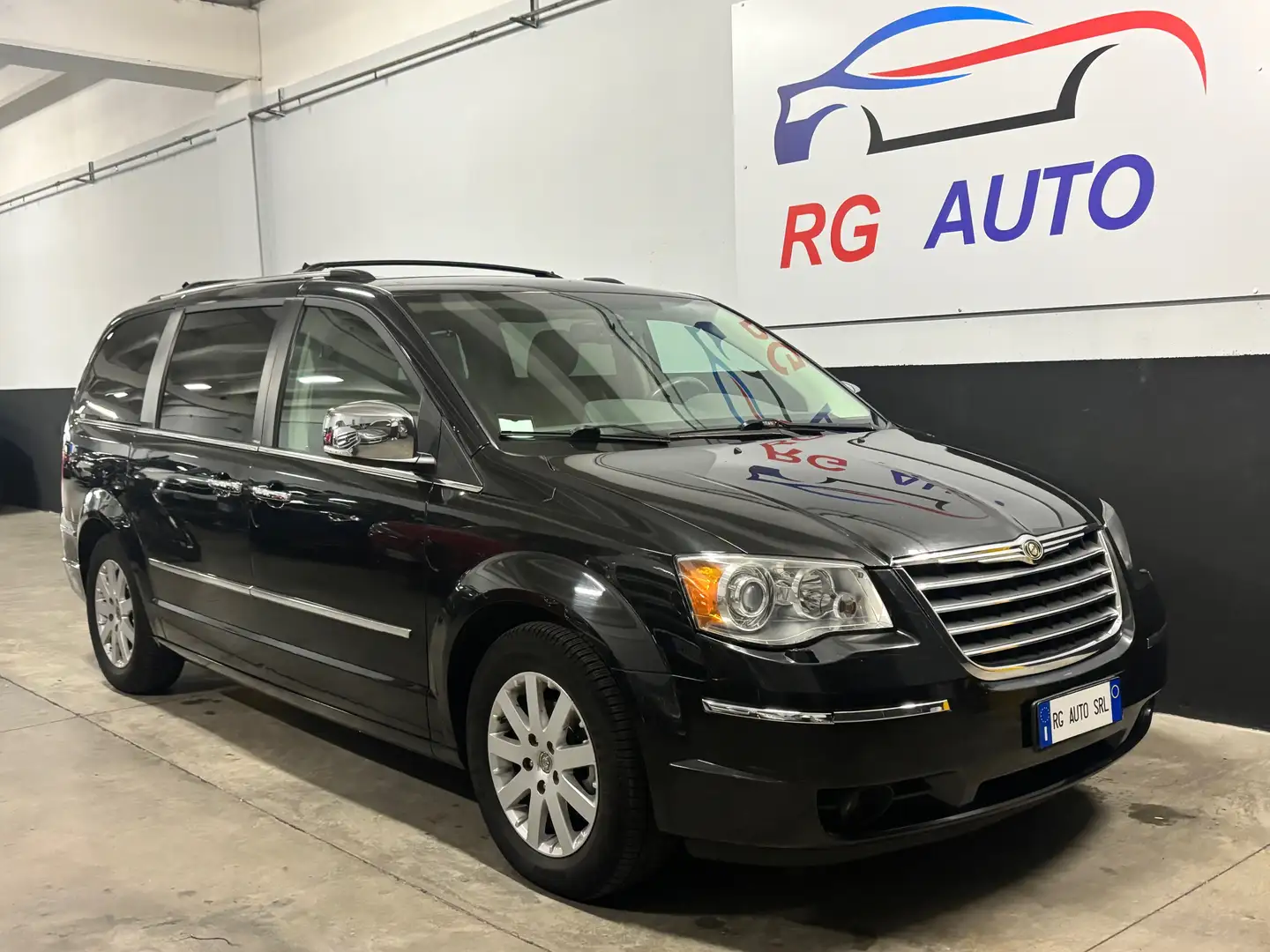 Chrysler Grand Voyager Grand Voyager V 2008 2.8 crd Limited auto dpf Czarny - 1