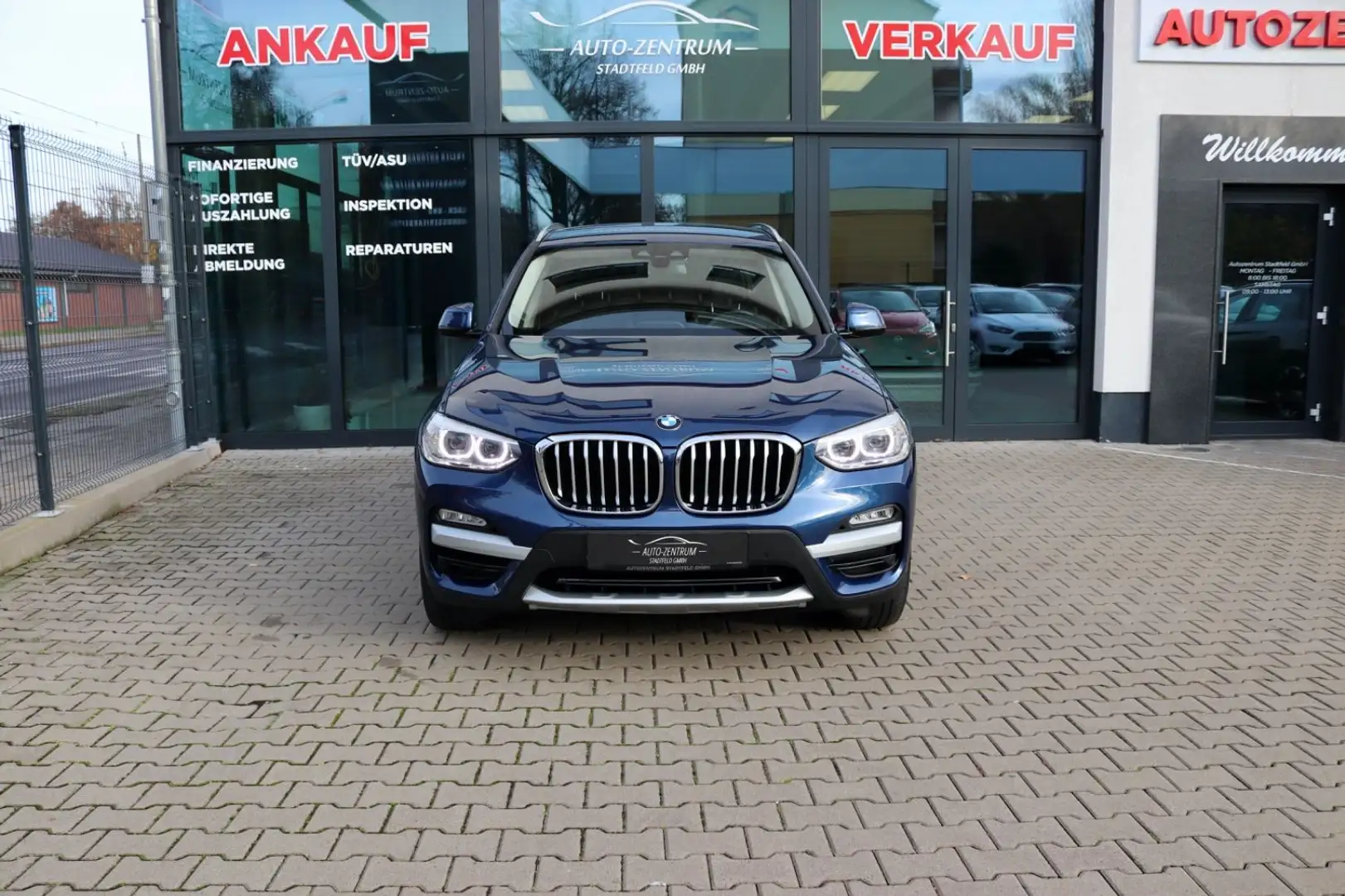 BMW X3 20i xDrive X-Line Navi PDC Klima LED SHZ Blau - 2