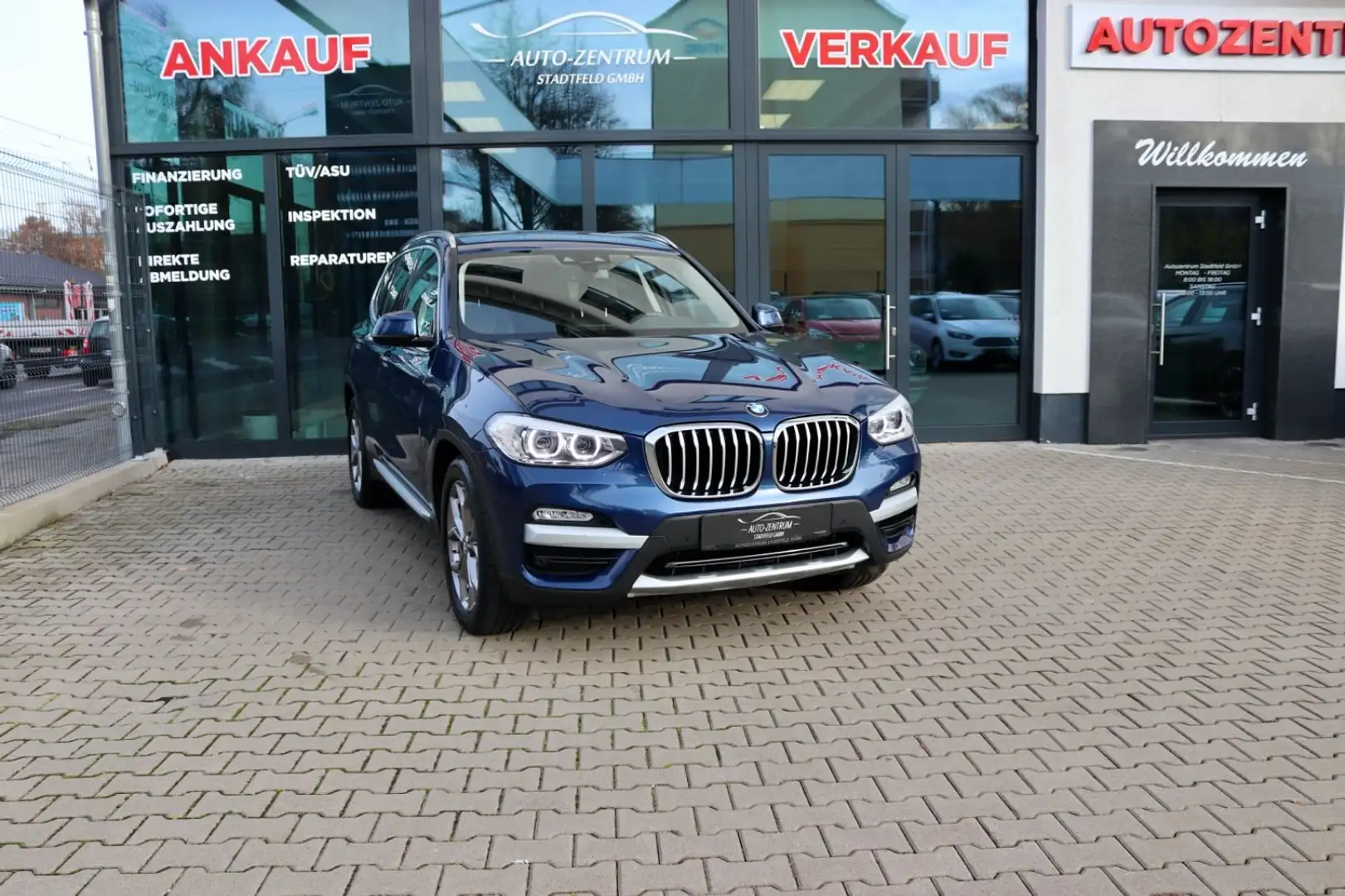 BMW X3 20i xDrive X-Line Navi PDC Klima LED SHZ Blau - 1