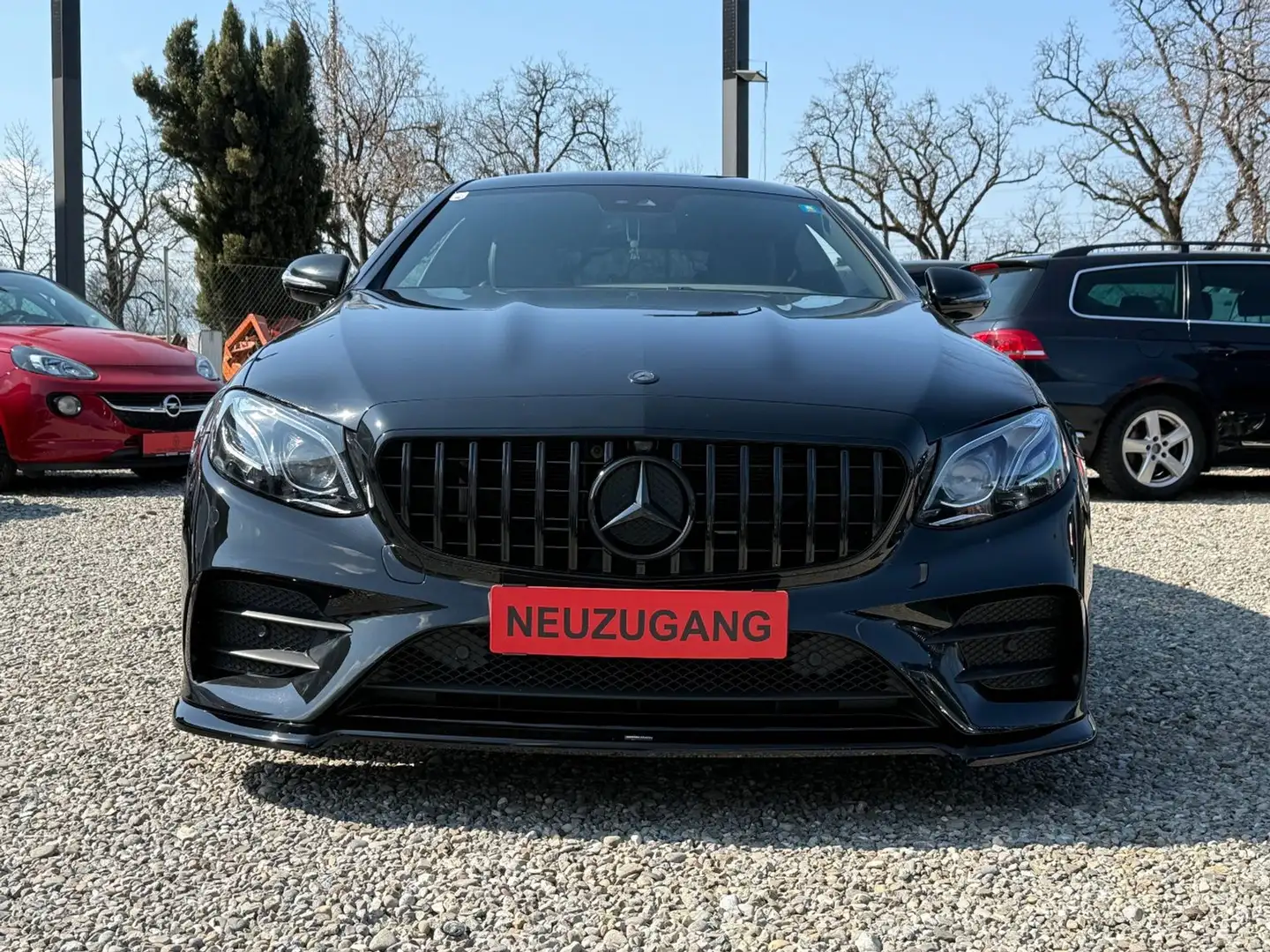 Mercedes-Benz E 200 AMG Line Schwarz - 2