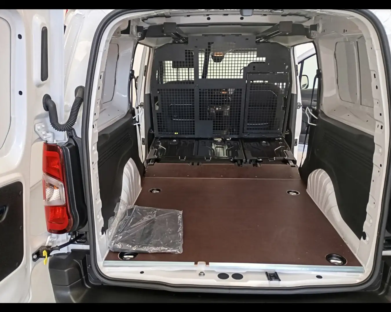 Citroen Berlingo van XL d.cab mobile 1.5 bluehdi 130cv S&S eat8 Bianco - 2