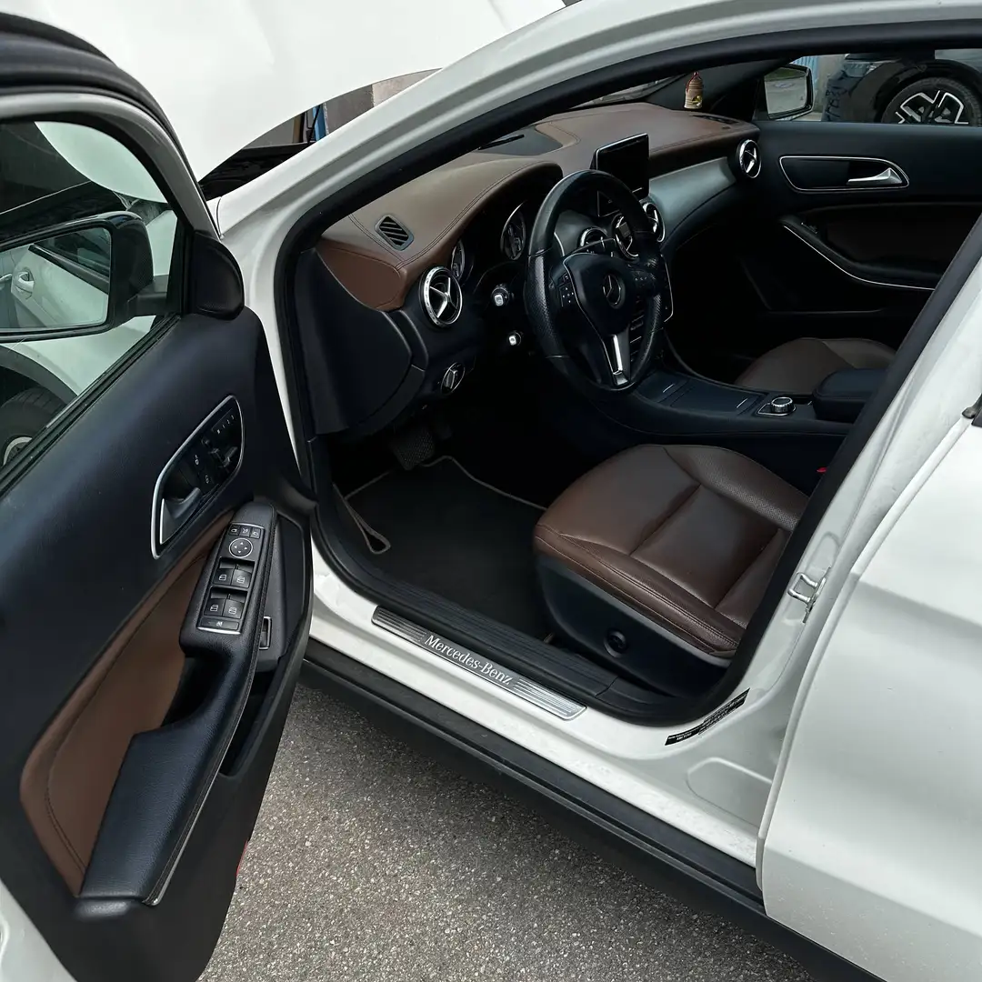 Mercedes-Benz GLA 220 245 G/27S2P2/MZAAB502 Weiß - 2