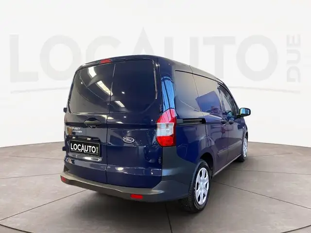 Ford Transit Courier view 4