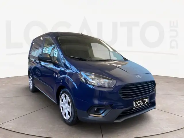 Ford Transit Courier view 3