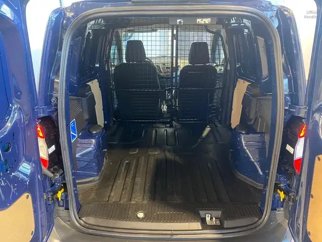 Ford Transit Courier view 9